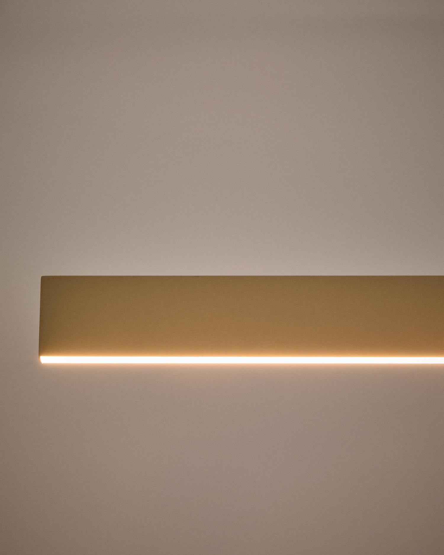 Deckenleuchte Boadella aus Aluminium mit beigem Finish in Beige präsentiert im Onlineshop von KAQTU Design AG. Pendelleuchte ist von Kave Home