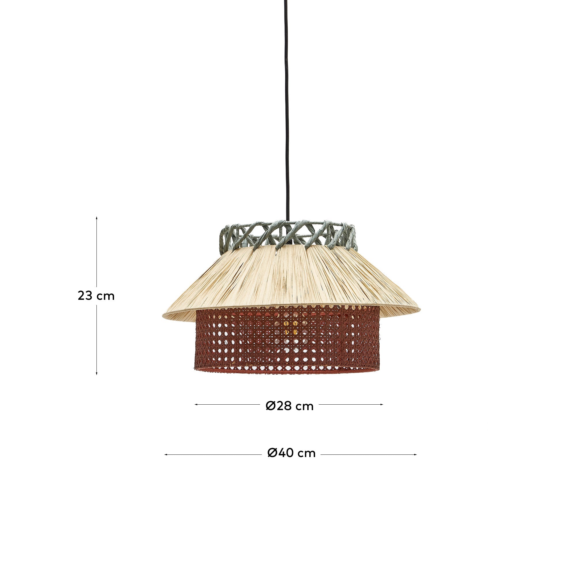 Die Pulmi Deckenleuchte aus Raffiabast kombiniert Naturtöne, Terrakotta und Blau in einem stilvollen Design mit 40 cm Durchmesser.
