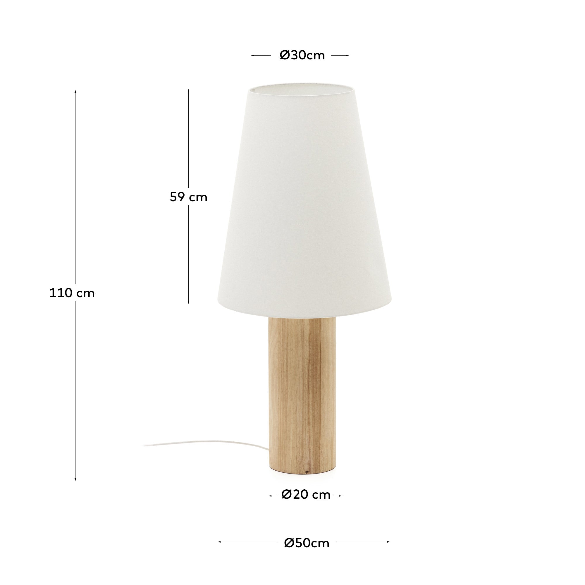 Die Marga Stehleuchte von Kave Home aus Massivholz überzeugt mit natürlichem Finish und stilvollem Design für ein gemütliches Ambiente.