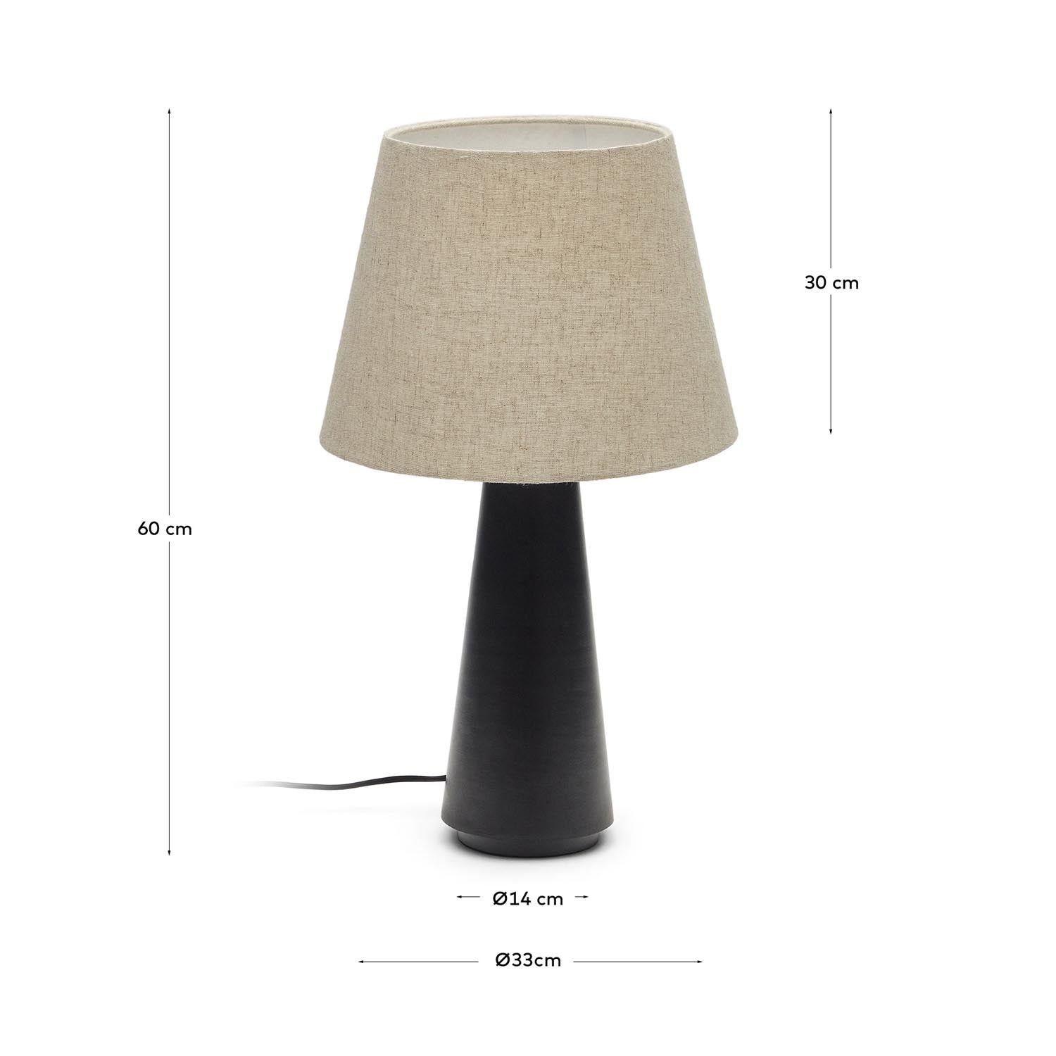 Elegante Torrent Tischlampe von Kave Home: Robustes Design aus schwarzem Metall und hochwertigem Leinen für warmes Licht und stilvolle Akzente.