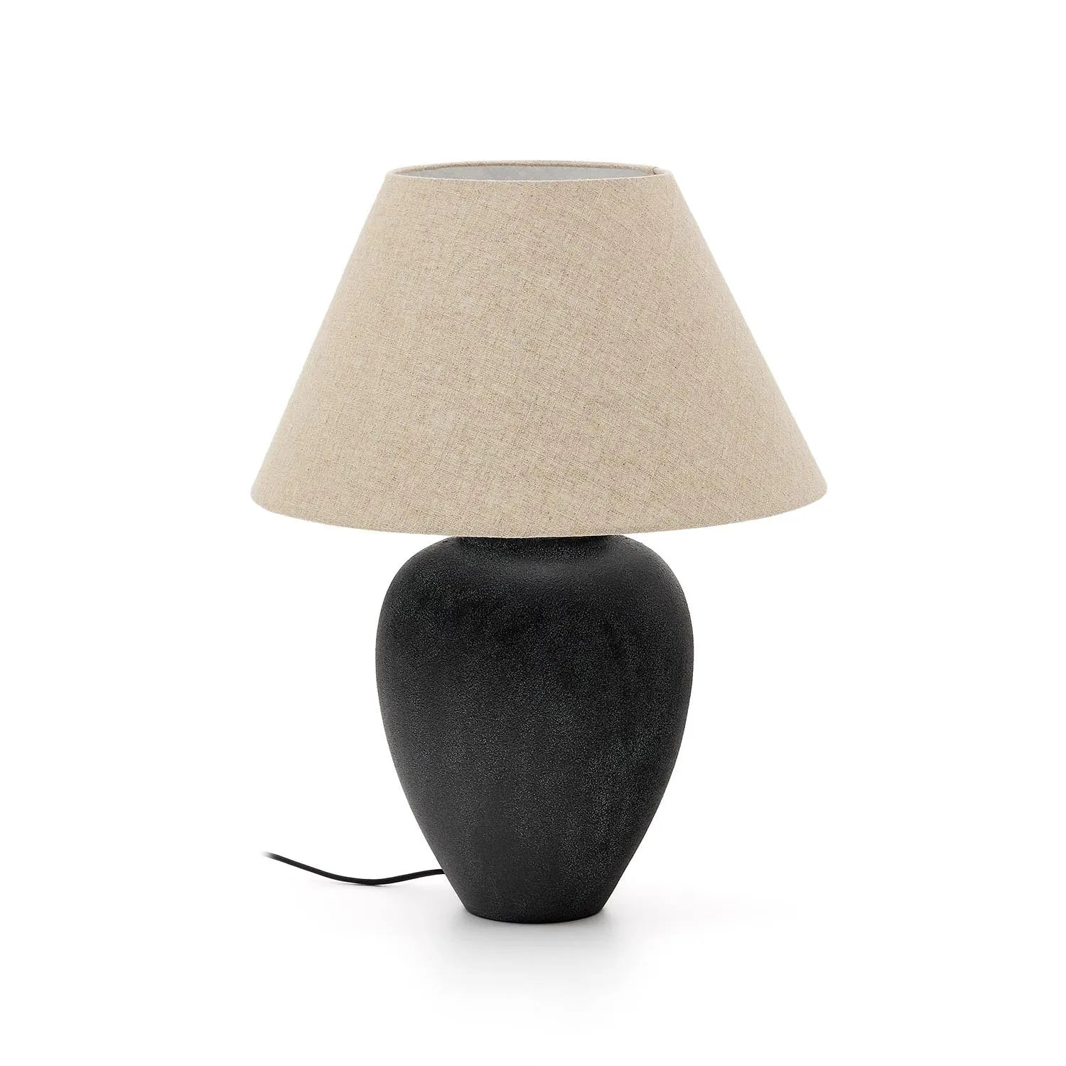 Stilvolle Mercadal Tischlampe aus Keramik mit schwarzem Finish, ideal für moderne, elegante Wohnräume.