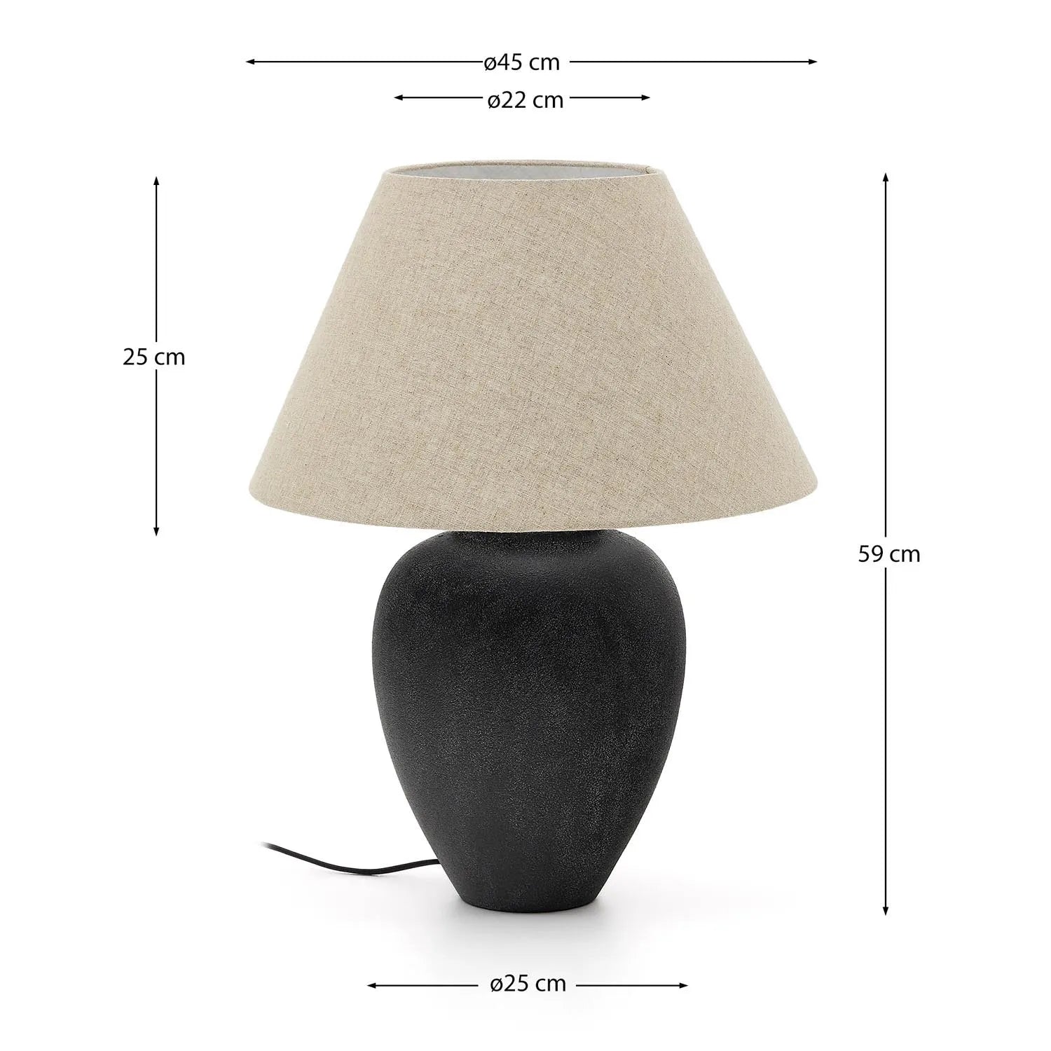 Mercadal Tischlampe aus Keramik mit schwarzem Finish in Schwarz präsentiert im Onlineshop von KAQTU Design AG. Tischleuchte ist von Kave Home