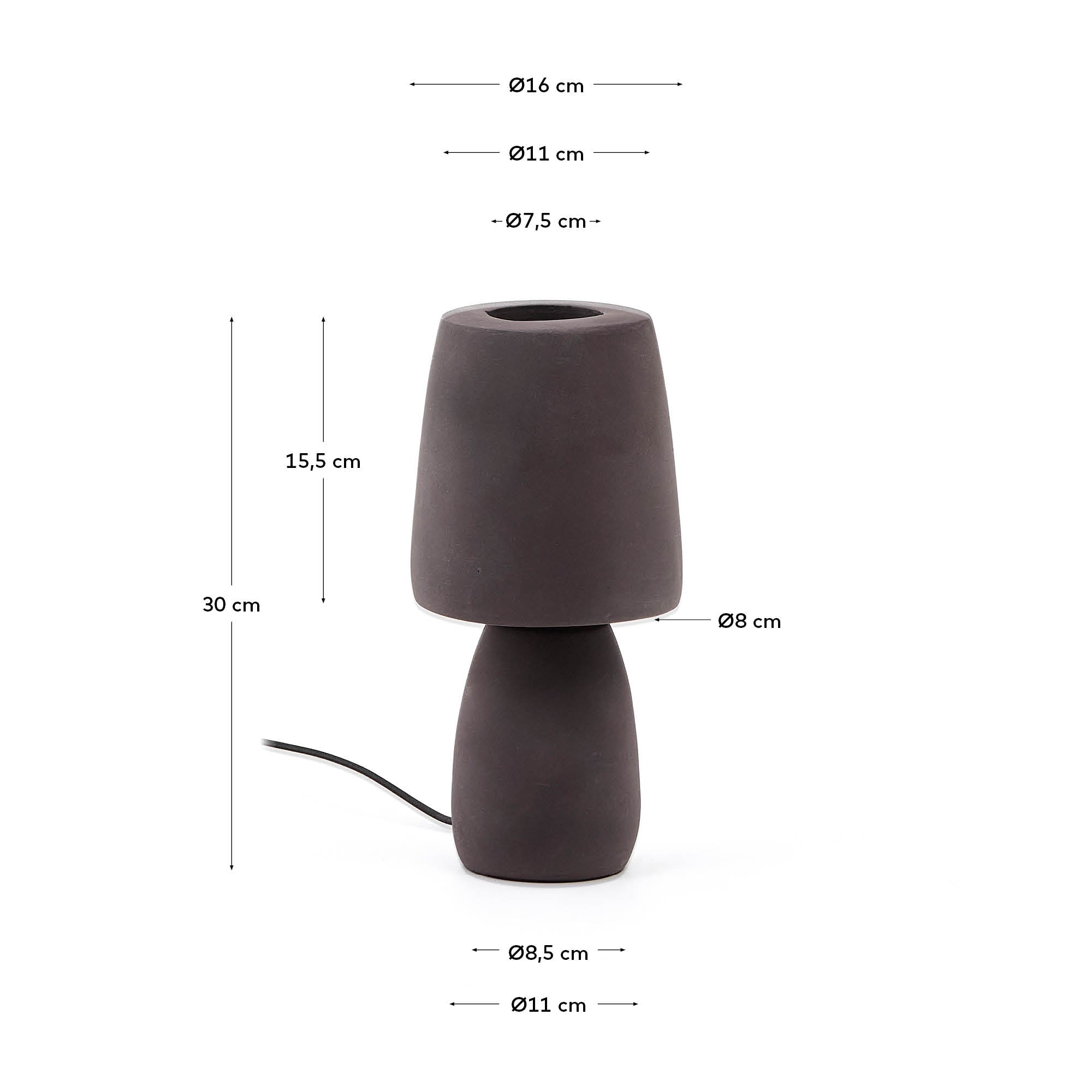 Die Tischleuchte Tandy von Kave Home vereint rustikale Terrakotta mit modernem Design und sorgt für einladende Lichtakzente in jedem Raum.