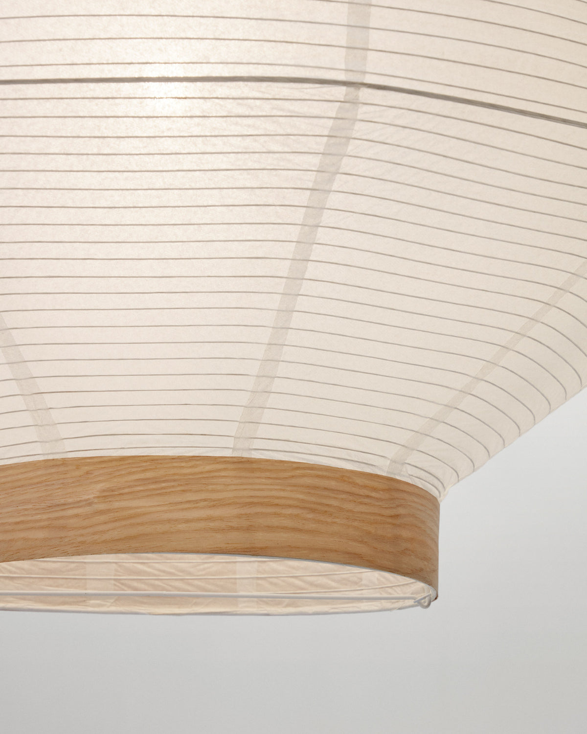 Lampenschirm für Deckenleuchte Hila aus weissem Papier und Naturholzfurnier Ø 80 cm in Weiss präsentiert im Onlineshop von KAQTU Design AG. Lampenschirm ist von Kave Home