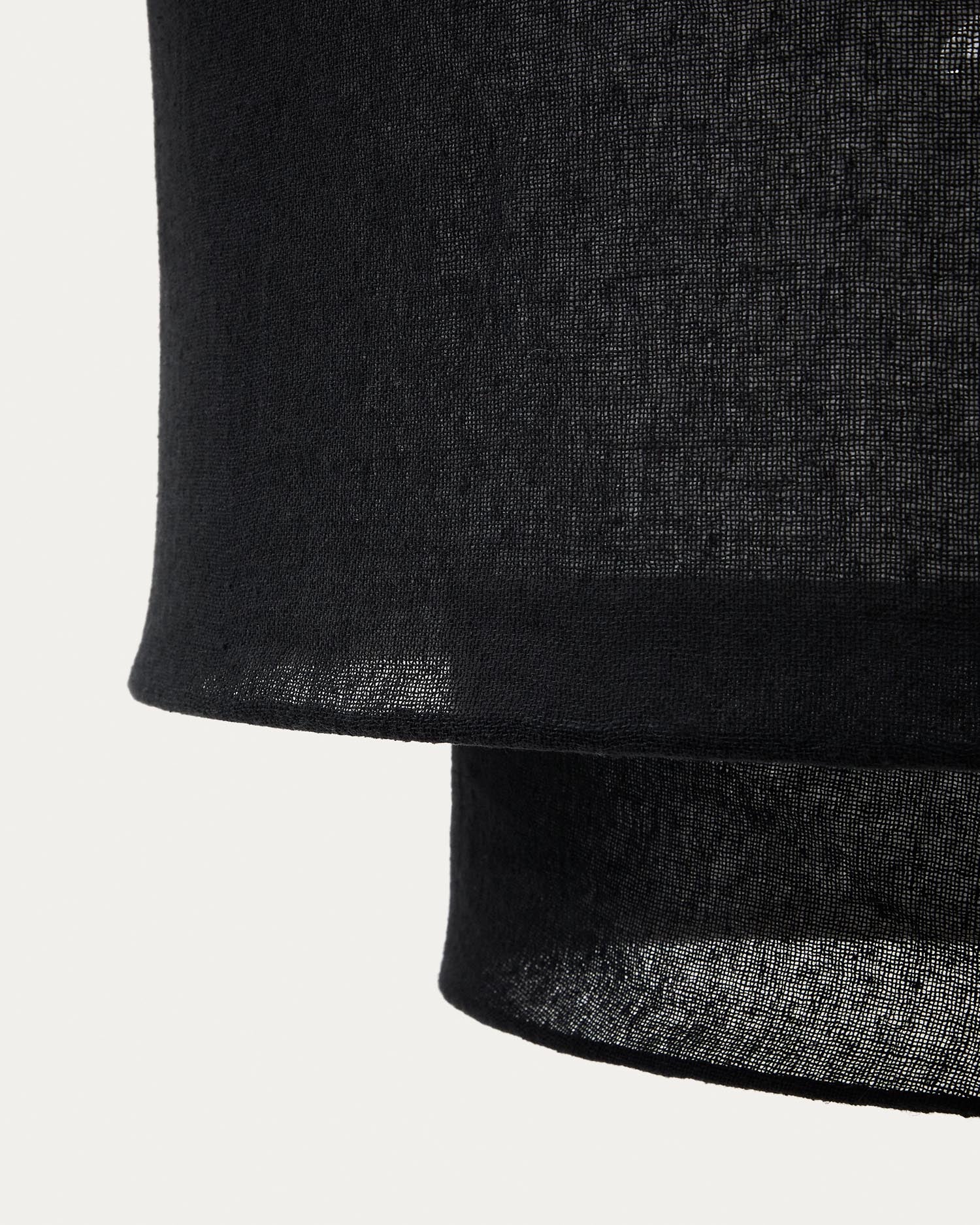 Stilvoller Lampenschirm Mariela aus feinem Leinen, Ø 60 cm, in modernem Schwarz. Perfekt für eine elegante Beleuchtung in jedem Zuhause.