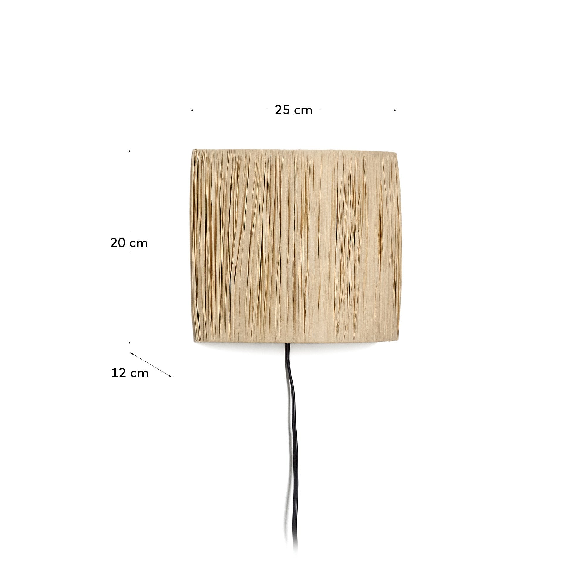 Die Pulmi Wandleuchte vereint Raffiabast und Holz zu einem handgefertigten, natürlichen Kunstwerk für stilvolle Wohnräume.