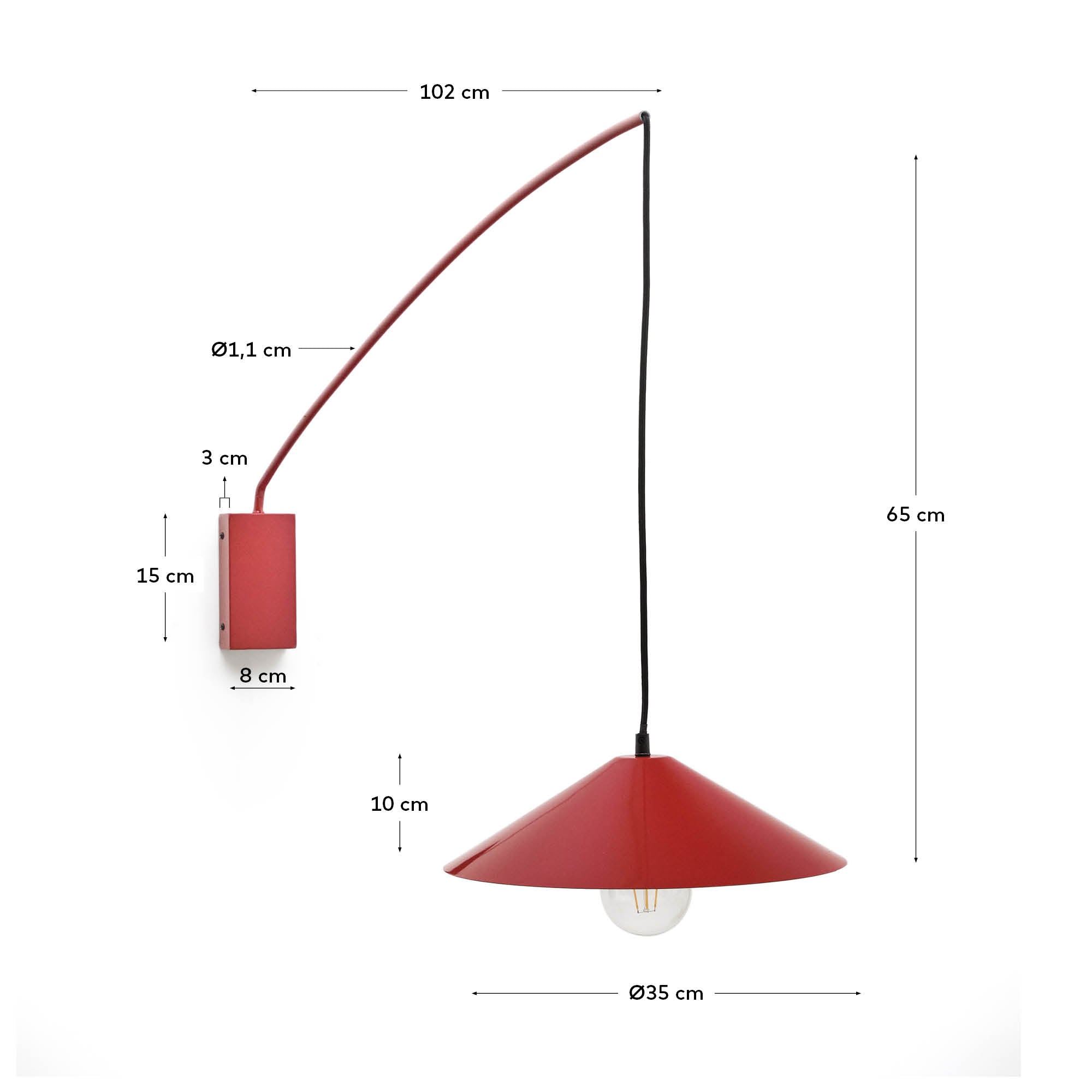 Die Kally Wandleuchte von Kave Home begeistert mit ihrem roten Metallfinish und flexibler Lichtlenkung für stilvolle Akzente in jedem Raum.