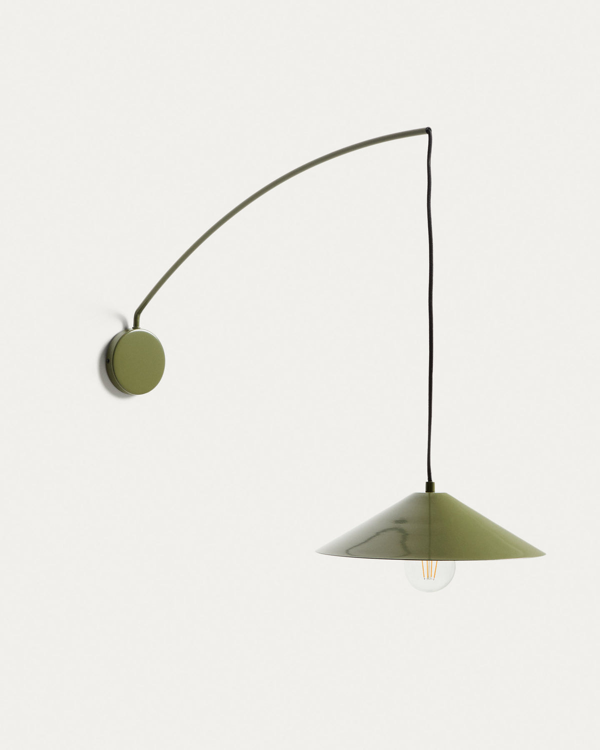 Wandleuchte Kally aus Metall mit grün lackiertem Finish in Grün präsentiert im Onlineshop von KAQTU Design AG. Wandleuchte ist von Kave Home