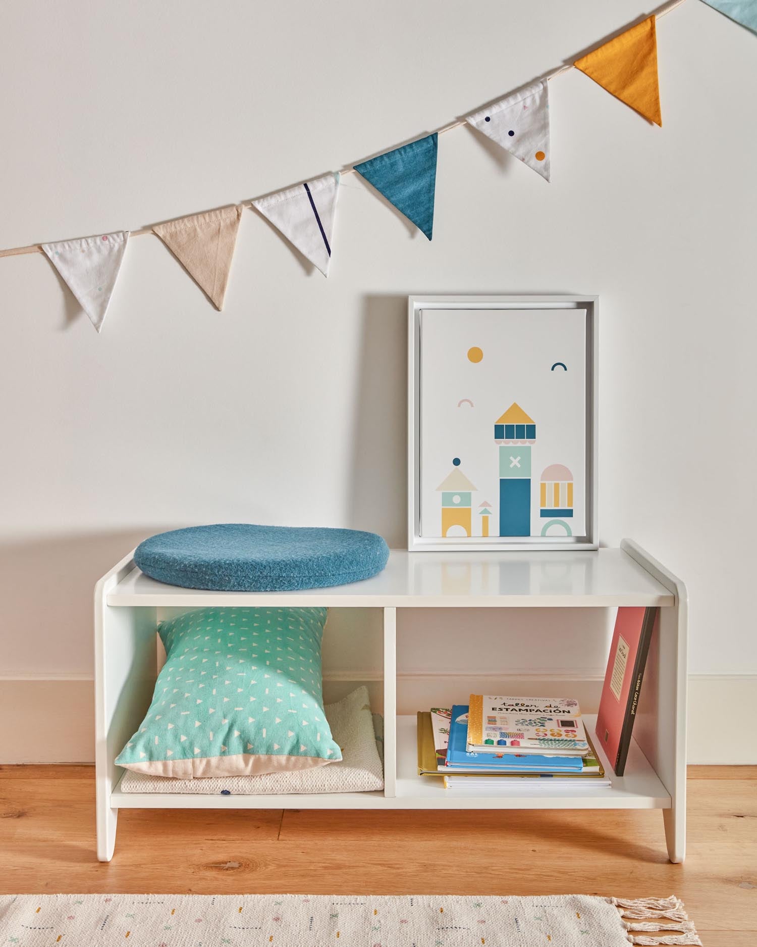 Zale Kissenbezug 100% Baumwolle türkis mit weissen Dreiecken 30 x 50 cm in Türkis präsentiert im Onlineshop von KAQTU Design AG. Deko Kissenbezug ist von Kave Home