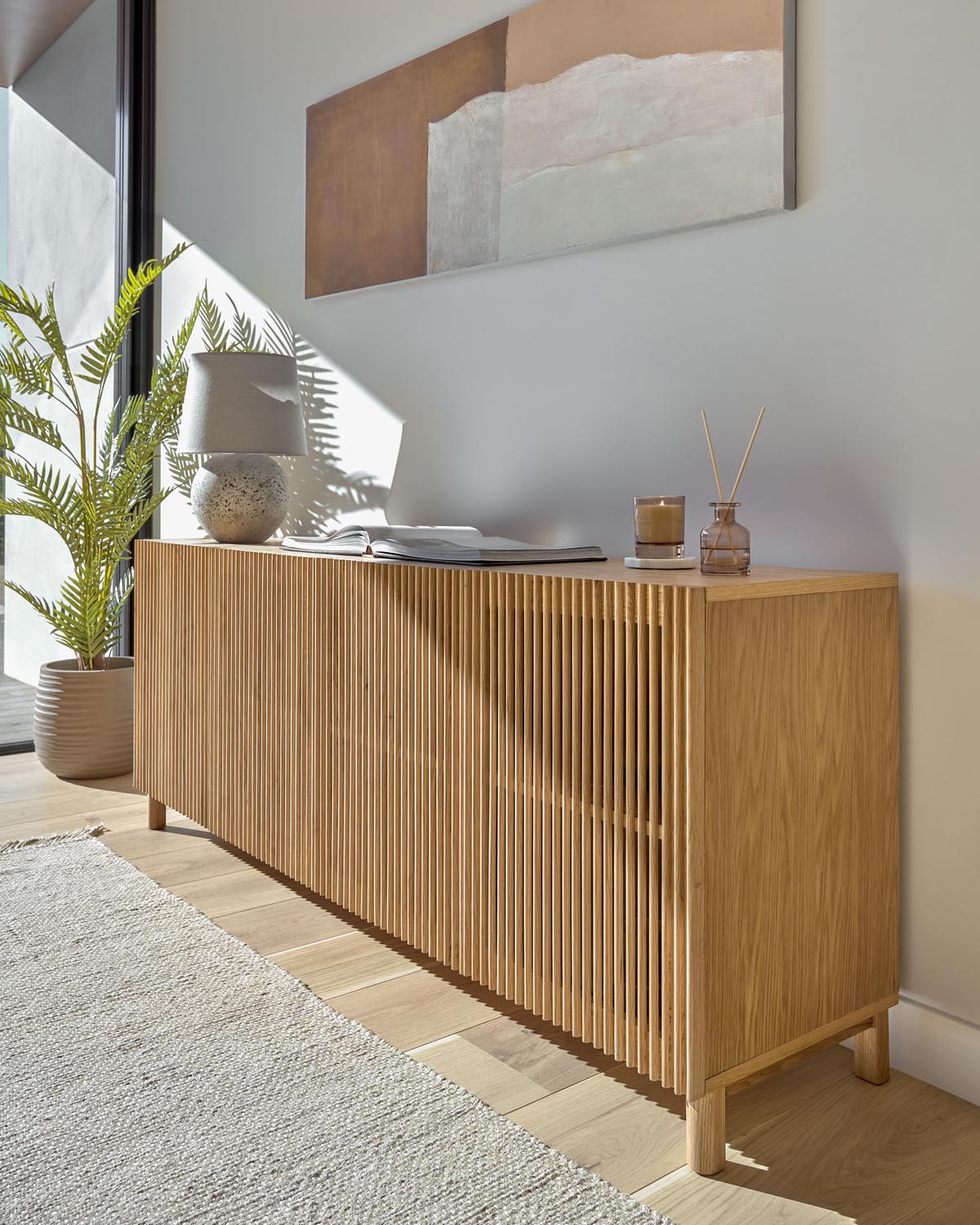 Beyla Sideboard 4 Türen massive Eiche und Furnier 180 x 71,5 cm FSC 100% in Natur präsentiert im Onlineshop von KAQTU Design AG. Sideboard ist von Kave Home