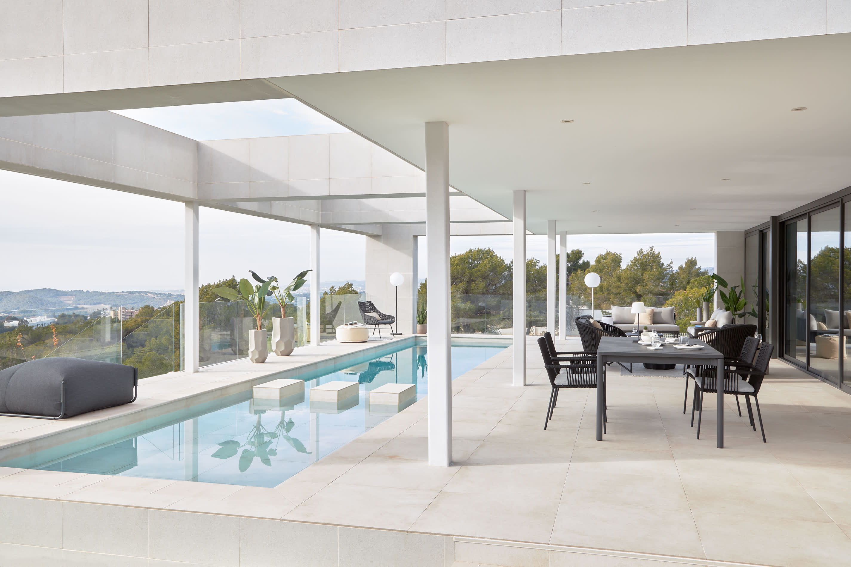 Zaltana Outdoor-Tisch, Aluminium, matt dunkelgrau, ausziehbar 140-200 cm, modern und perfekt für elegante Außenbereiche.