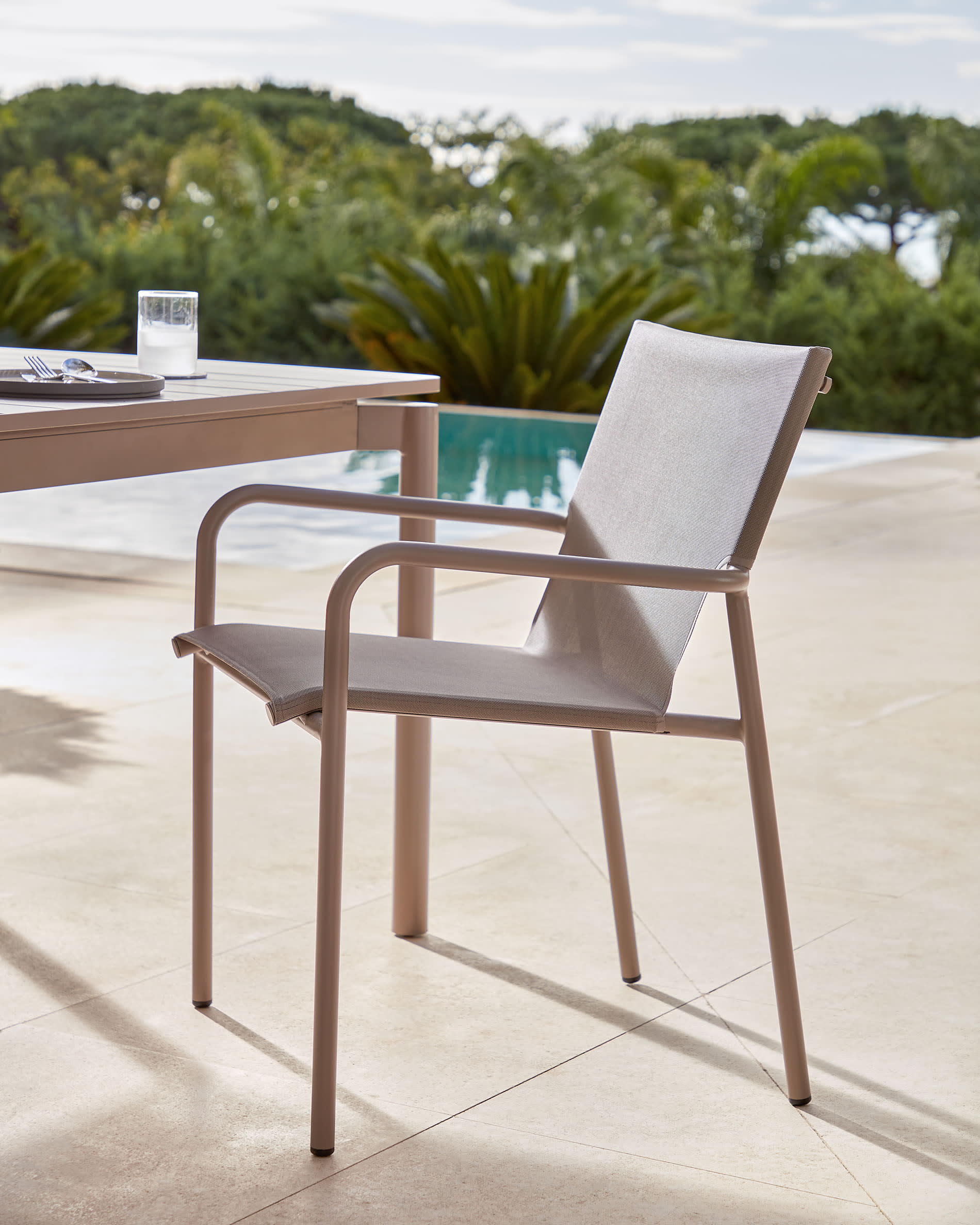 Zaltana Outdoor-Tisch, ausziehbar, Aluminium, mattbraun, 140-200 cm, modern, robust, ideal für stilvolle Außenbereiche.