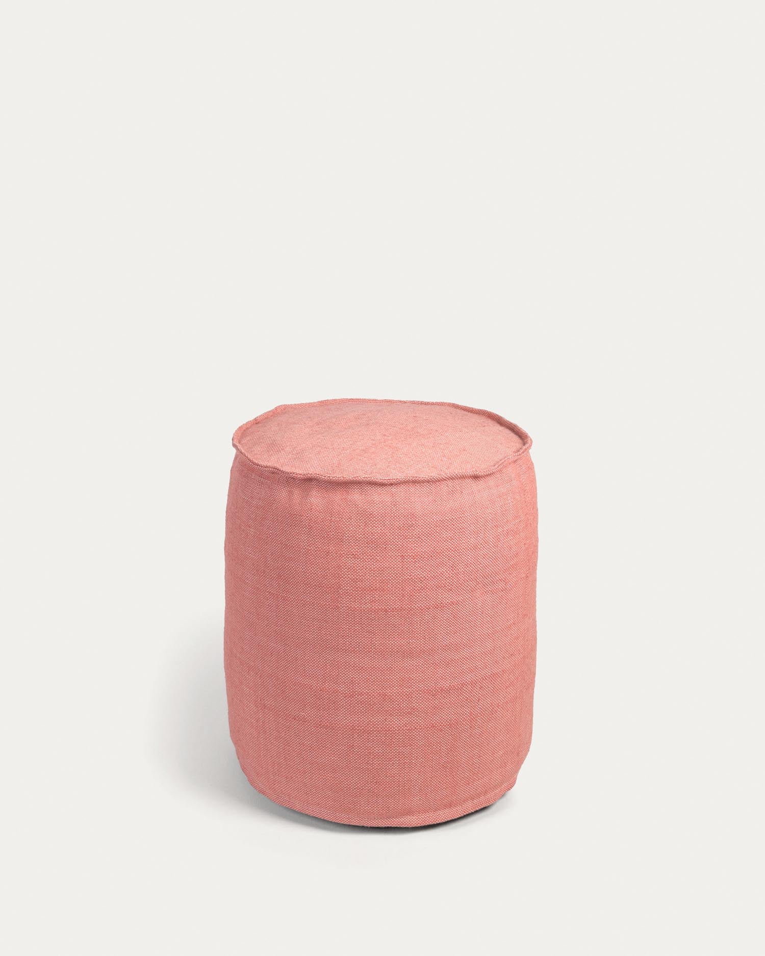 Stilvoller Isaura Pouf in Terrakotta, Ø 40 cm, aus 100% recyceltem PET. Nachhaltig, robust, vielseitig und pflegeleicht.