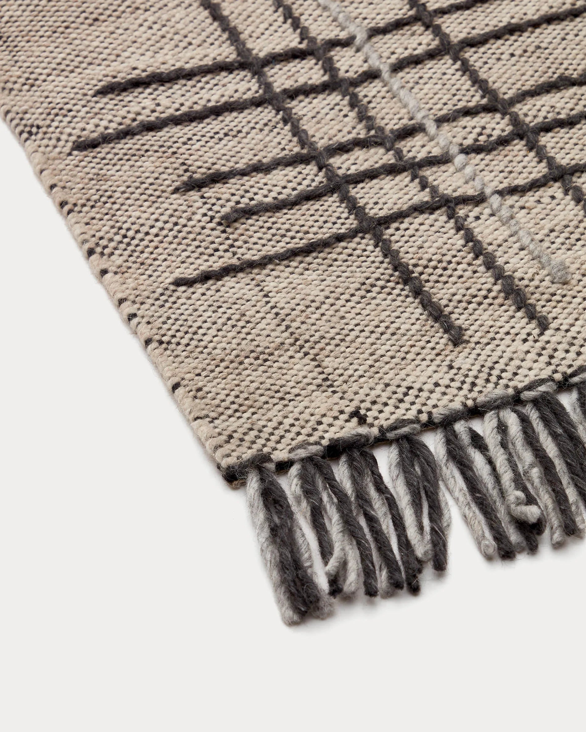 Eneo Teppich von Kave Home, beige-braun, 160x230 cm, mit Fransen, stilvoll und vielseitig für jeden Wohnraum.