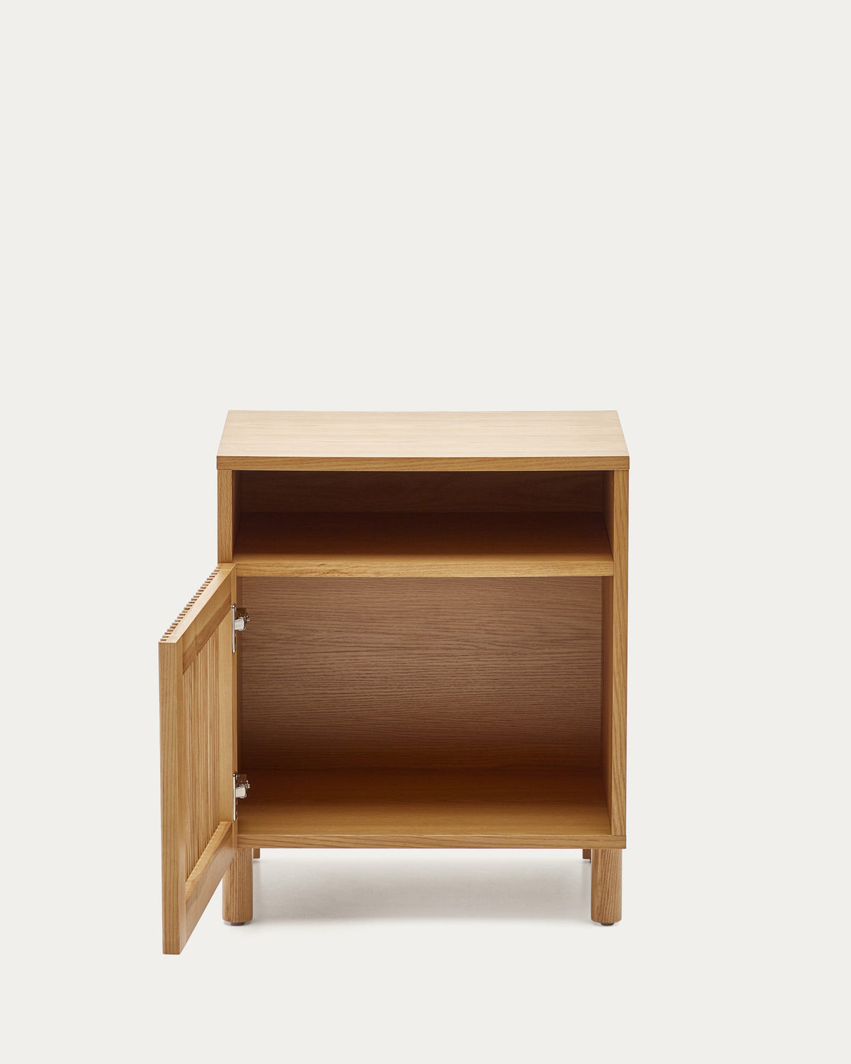 Nachttisch Beyla aus massivem Eschenholz und Eichenfurnier 53 x 62 cm FSC 100% in Natur präsentiert im Onlineshop von KAQTU Design AG. Nachttisch ist von Kave Home