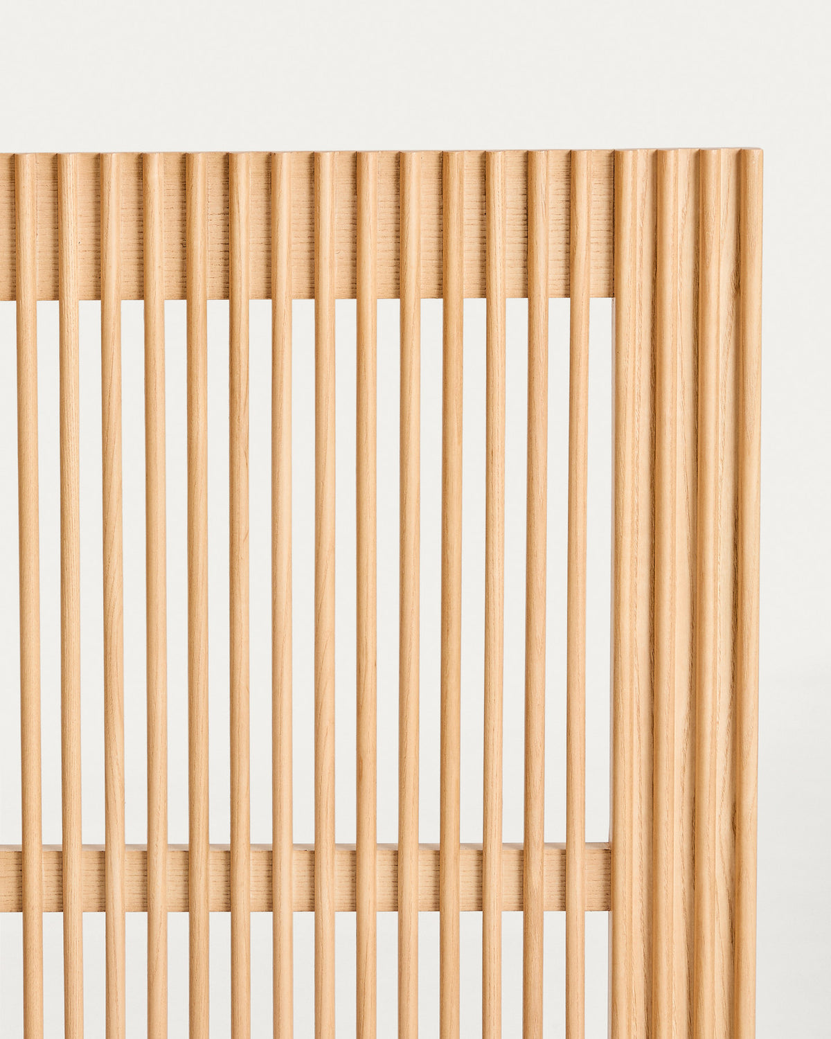 Bettkopfteil Beyla aus massivem Eschenholz für Betten bis zu 160 cm FSC 100 % in Natur präsentiert im Onlineshop von KAQTU Design AG. Bett ist von Kave Home