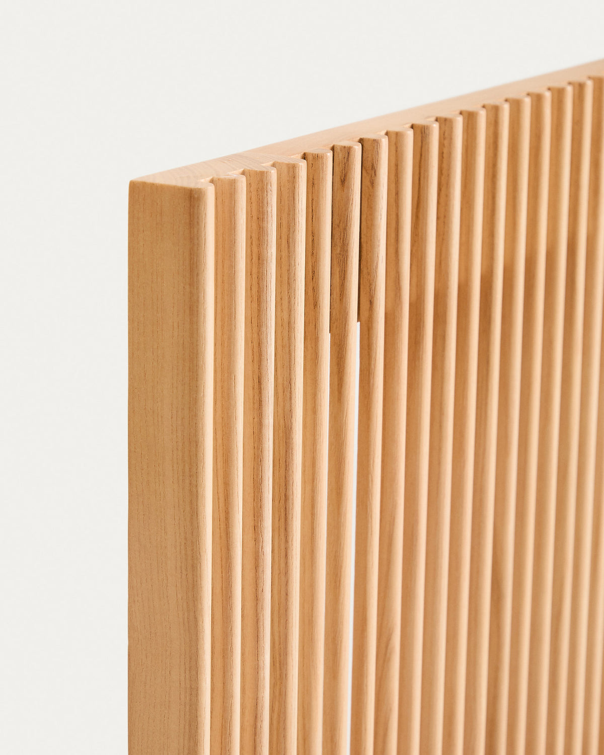 Bettkopfteil Beyla aus massivem Eschenholz für Betten bis zu 160 cm FSC 100 % in Natur präsentiert im Onlineshop von KAQTU Design AG. Bett ist von Kave Home