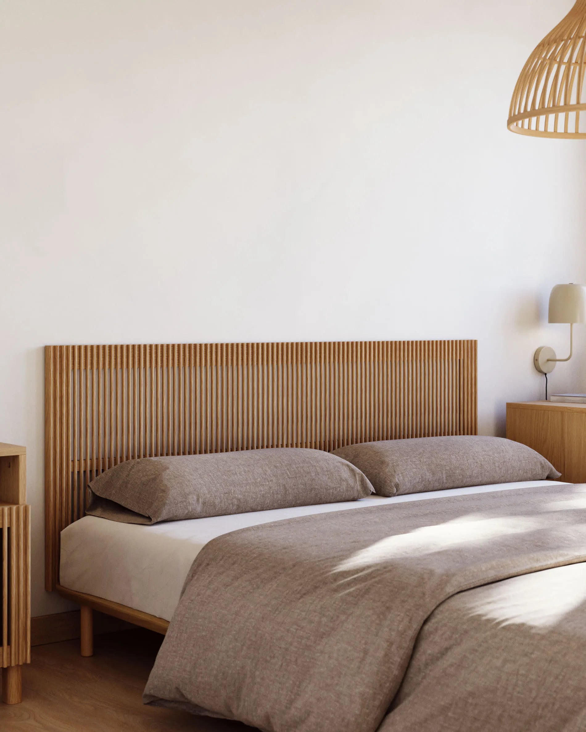 Stilvolles Beyla Kopfteil aus FSC-zertifizierter massiver Eiche, ideal für 160 cm Betten, von Kave Home, nachhaltig gefertigt.