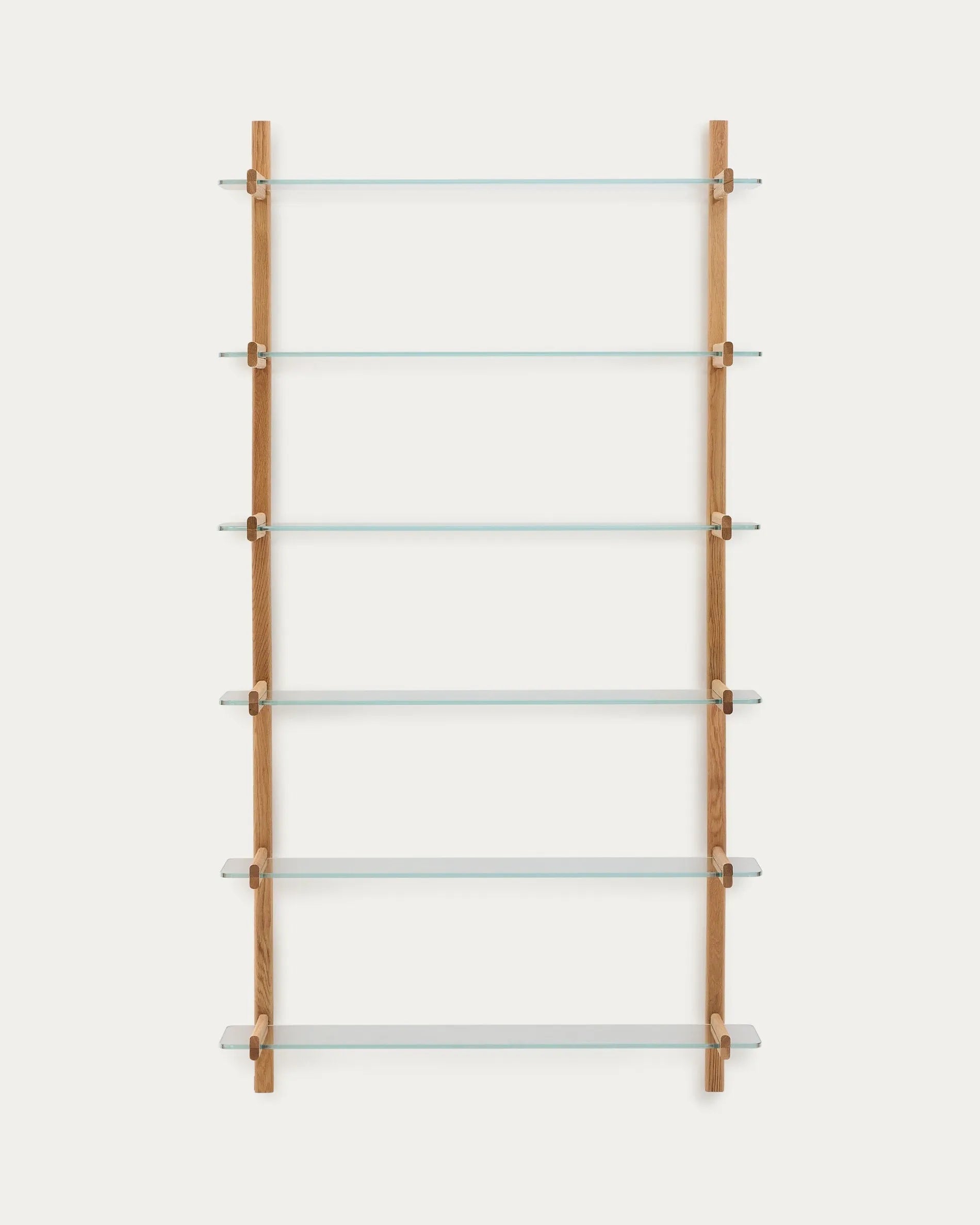Elegantes modulares Regal Sitra mit 6 Glasböden und Eichenholz, 110 cm breit, FSC-zertifiziert, von Kave Home.