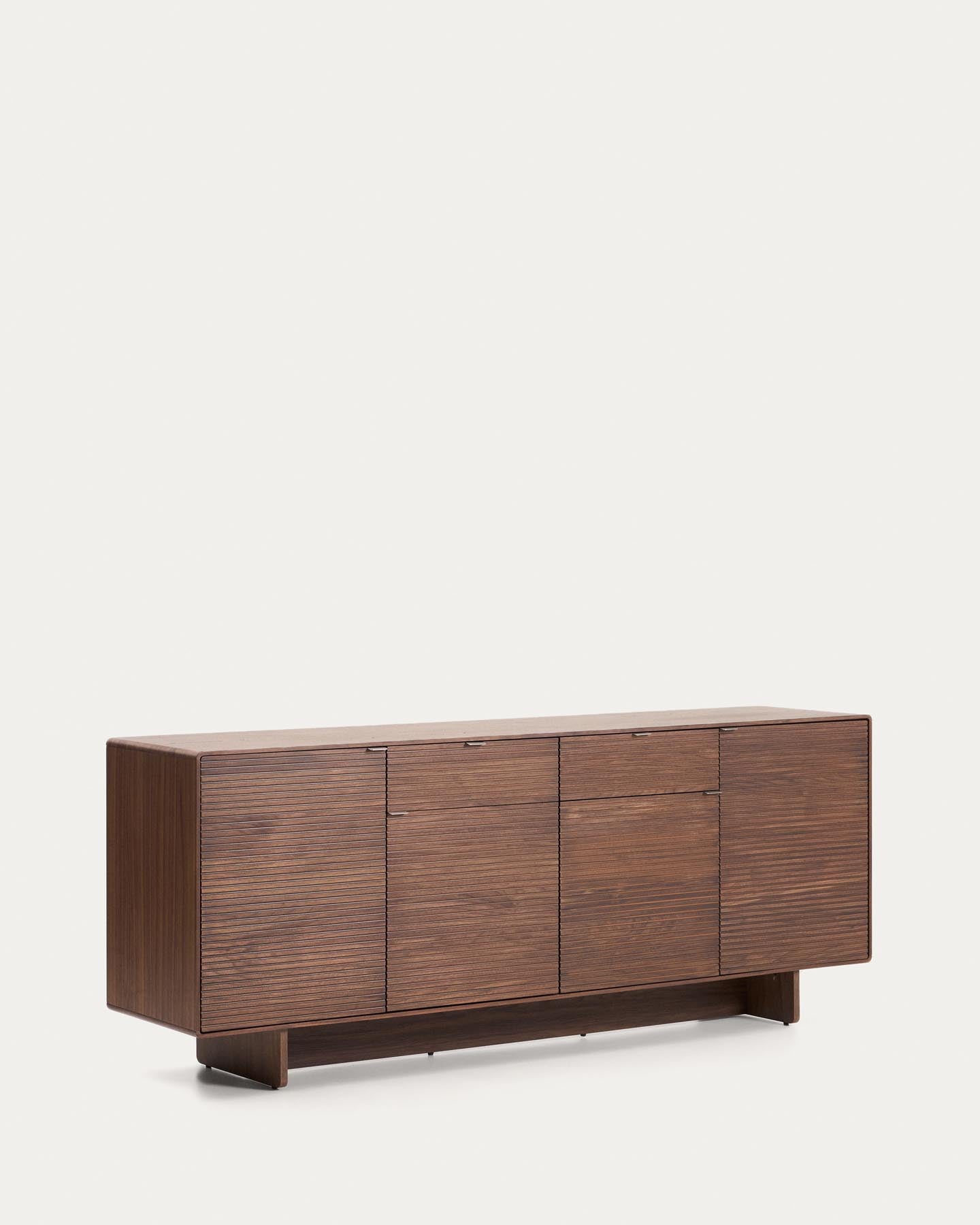 Highboard Norlen mit 4 Türen und 2 Schubläden in Nussbaumfurnier FSC Mix Credit 194,5 x 78 cm in Dunkelbraun präsentiert im Onlineshop von KAQTU Design AG. Sideboard ist von Kave Home