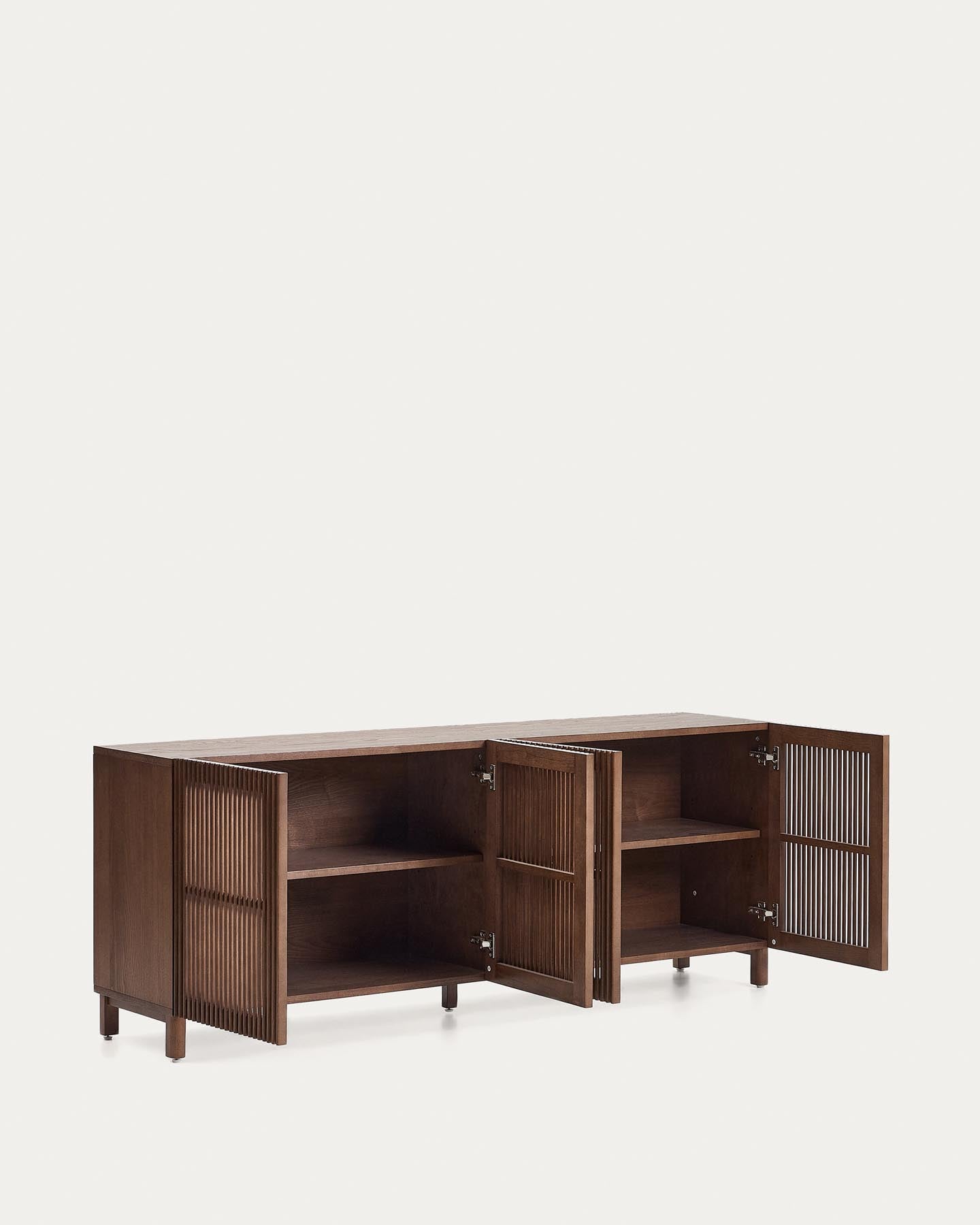 Sideboard Beyla mit 4 Türen aus Eschenfurnier und Massivholz aus Esche mit nussbaumfarbenem Finish 180 x 71,5 cm FSC 100% in Dunkelbraun präsentiert im Onlineshop von KAQTU Design AG. Sideboard ist von Kave Home
