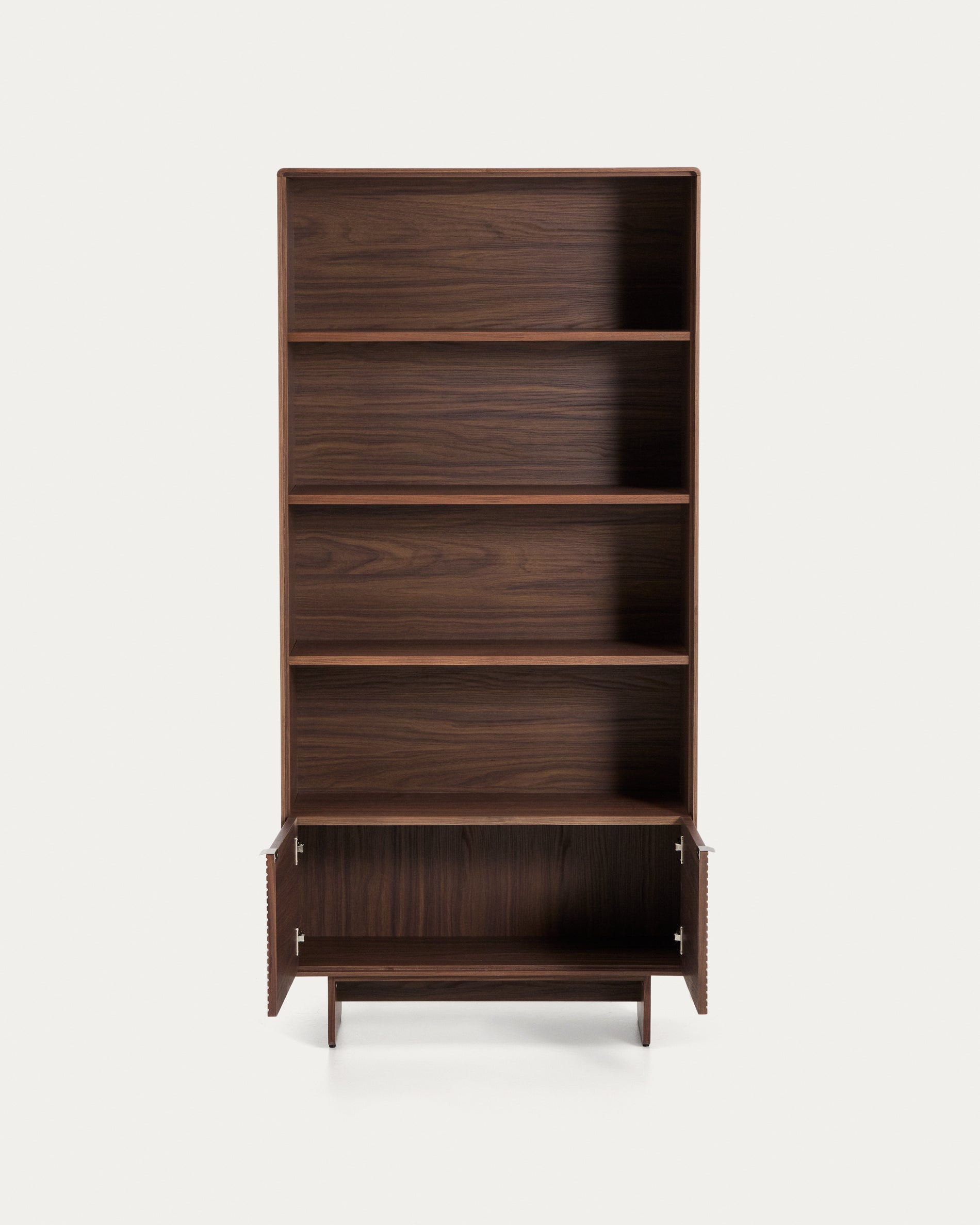 Modernes Regal Norlen in edlem Nussbaumfurnier, FSC Mix Credit, 90 x 190 cm, perfekt für Bücher und Dekoration in jedem Raum.