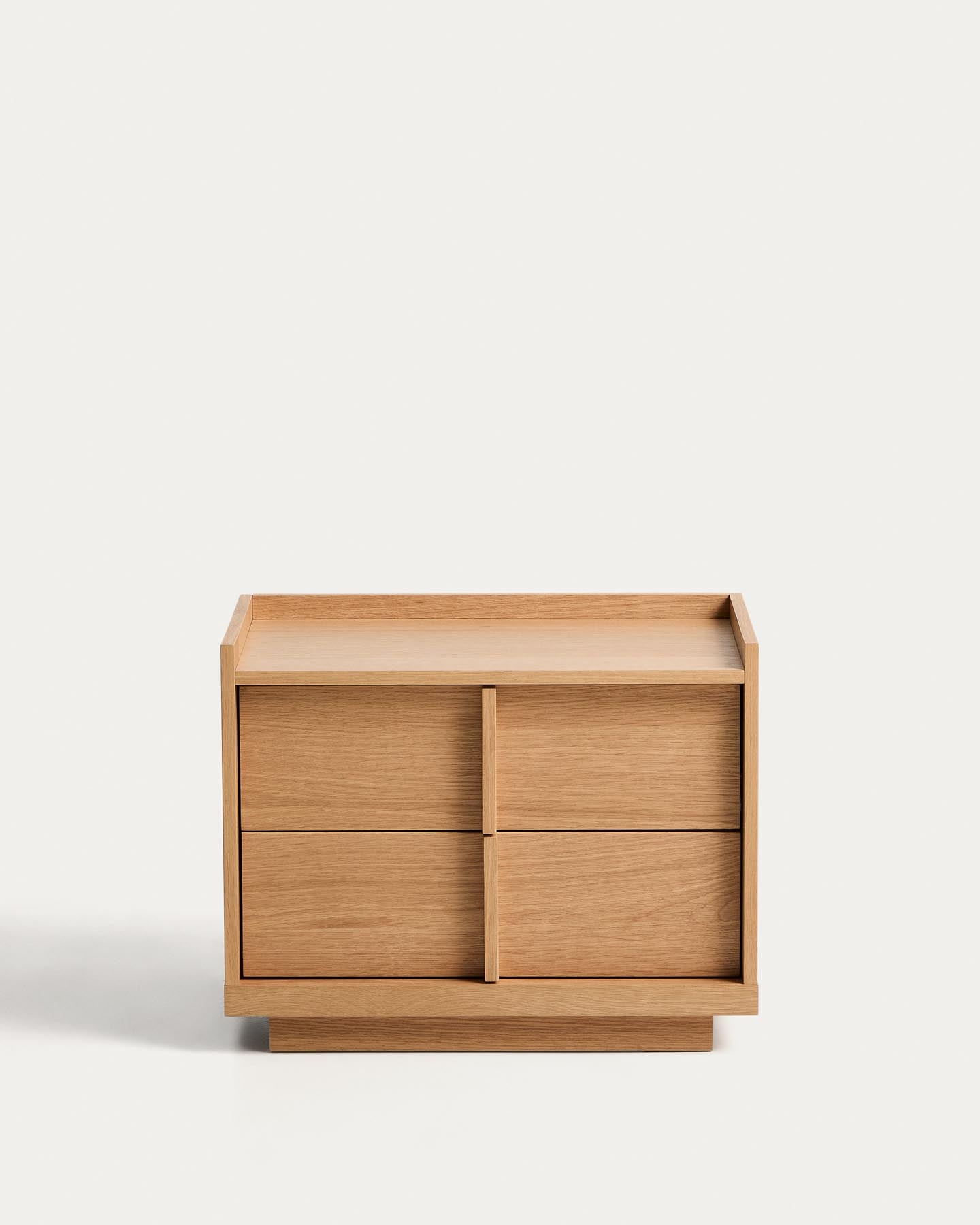 Nachttisch Onix 2 Schubladen aus Eichenfurnier Naturton-Finish 60 x 47 cm FSC Mix Credit in Natur präsentiert im Onlineshop von KAQTU Design AG. Nachttisch ist von Kave Home