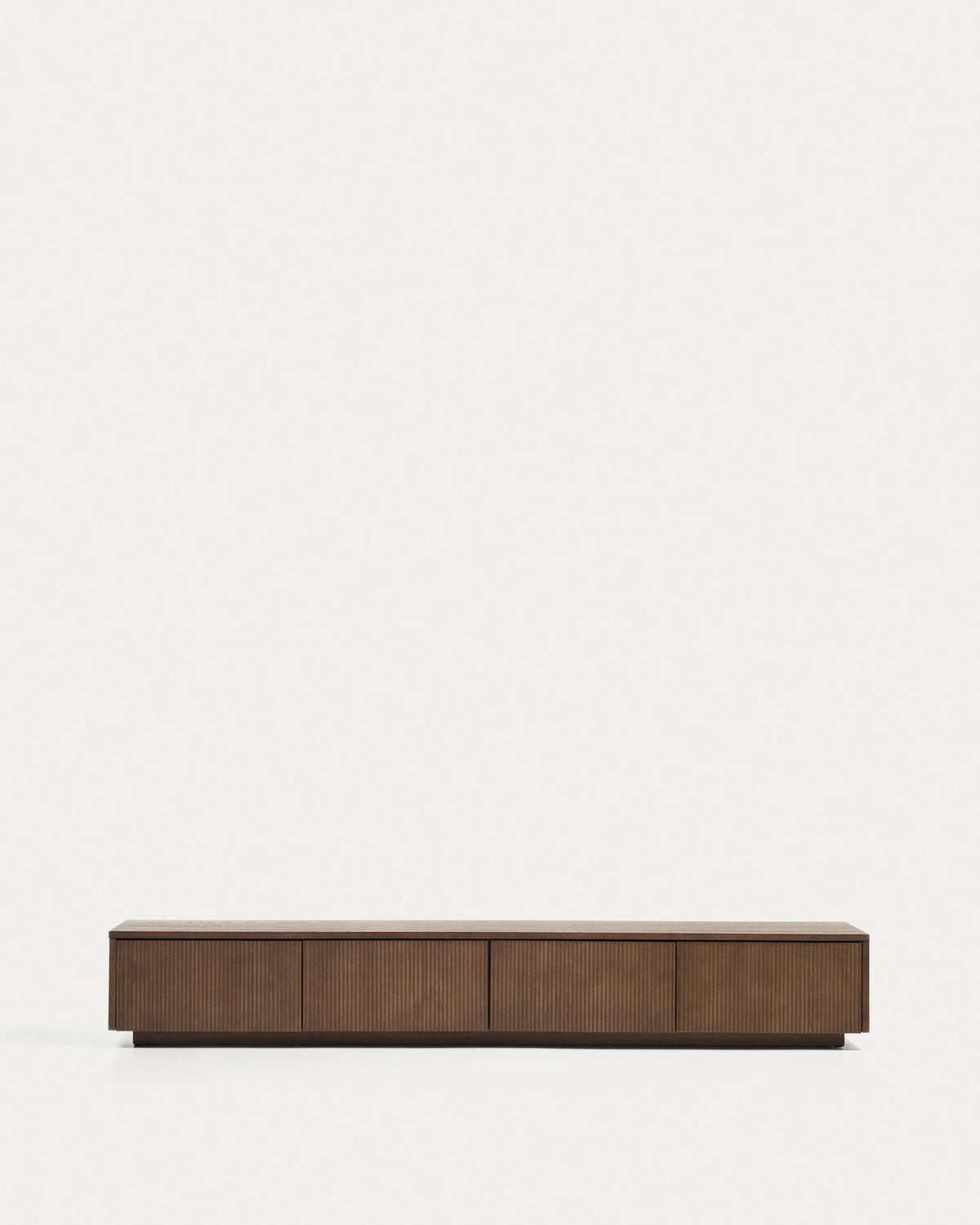 TV-Möbel Helvine 4 Schubladen aus Eichenfurnier mit Nussbaum-Finish 200 x 30 cm FSC 100% in Dunkelbraun präsentiert im Onlineshop von KAQTU Design AG. TV-Möbel ist von Kave Home