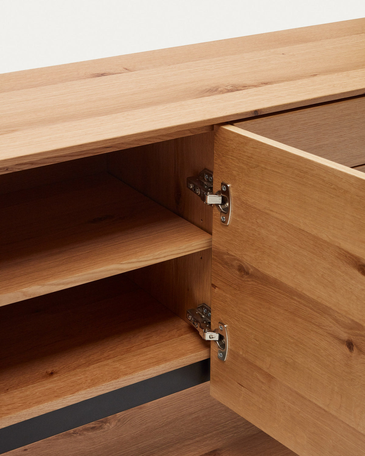 Alguema Sideboard 4 Türen mit Eichenfurnier und natürlichem Finish 200 x 74 cm in Natur präsentiert im Onlineshop von KAQTU Design AG. Sideboard ist von Kave Home