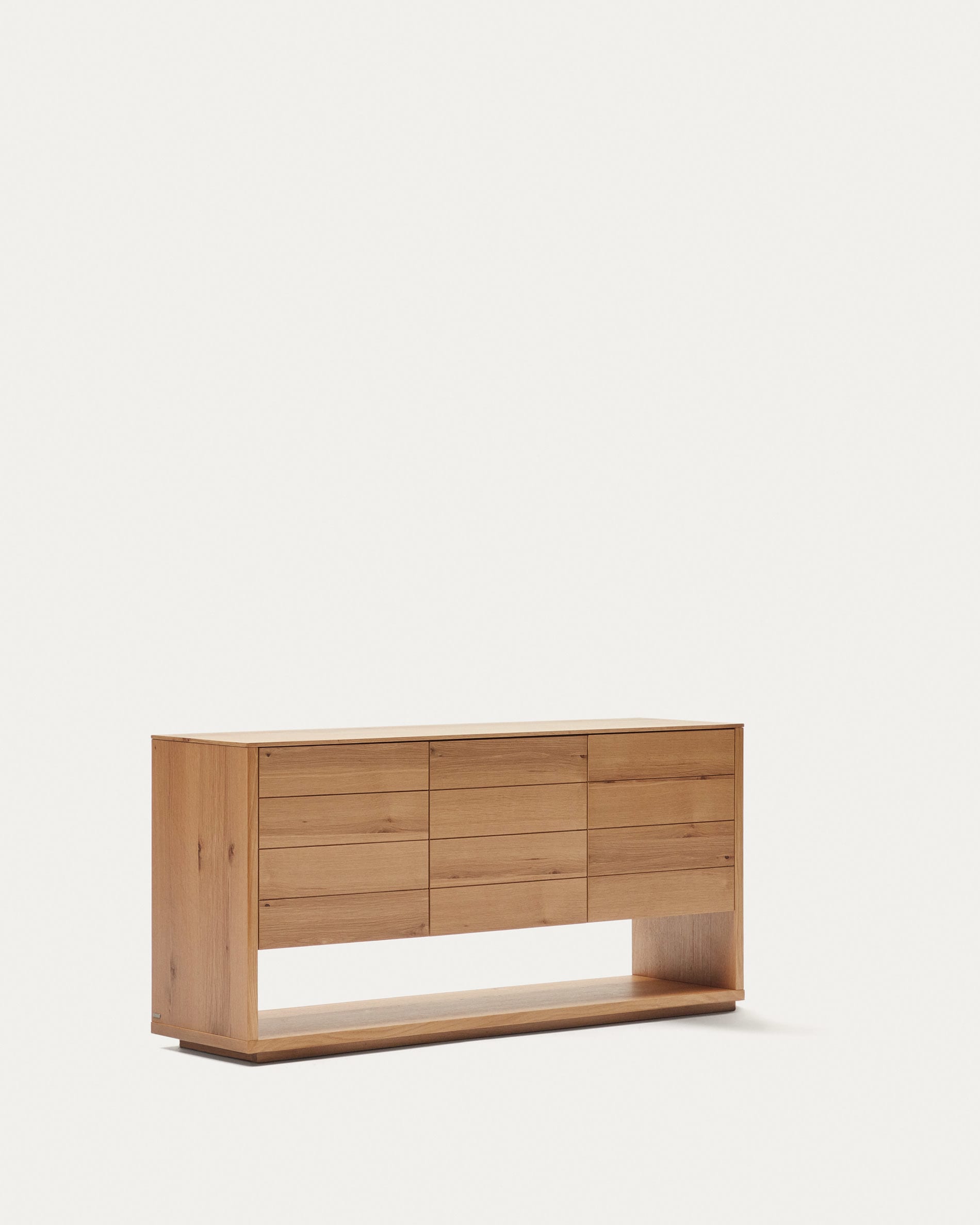 Stilvolles Sideboard aus Eichenfurnier, 3 Türen, 151x73 cm, natürliches Finish, von Kave Home, perfekt für modernes Wohnen.