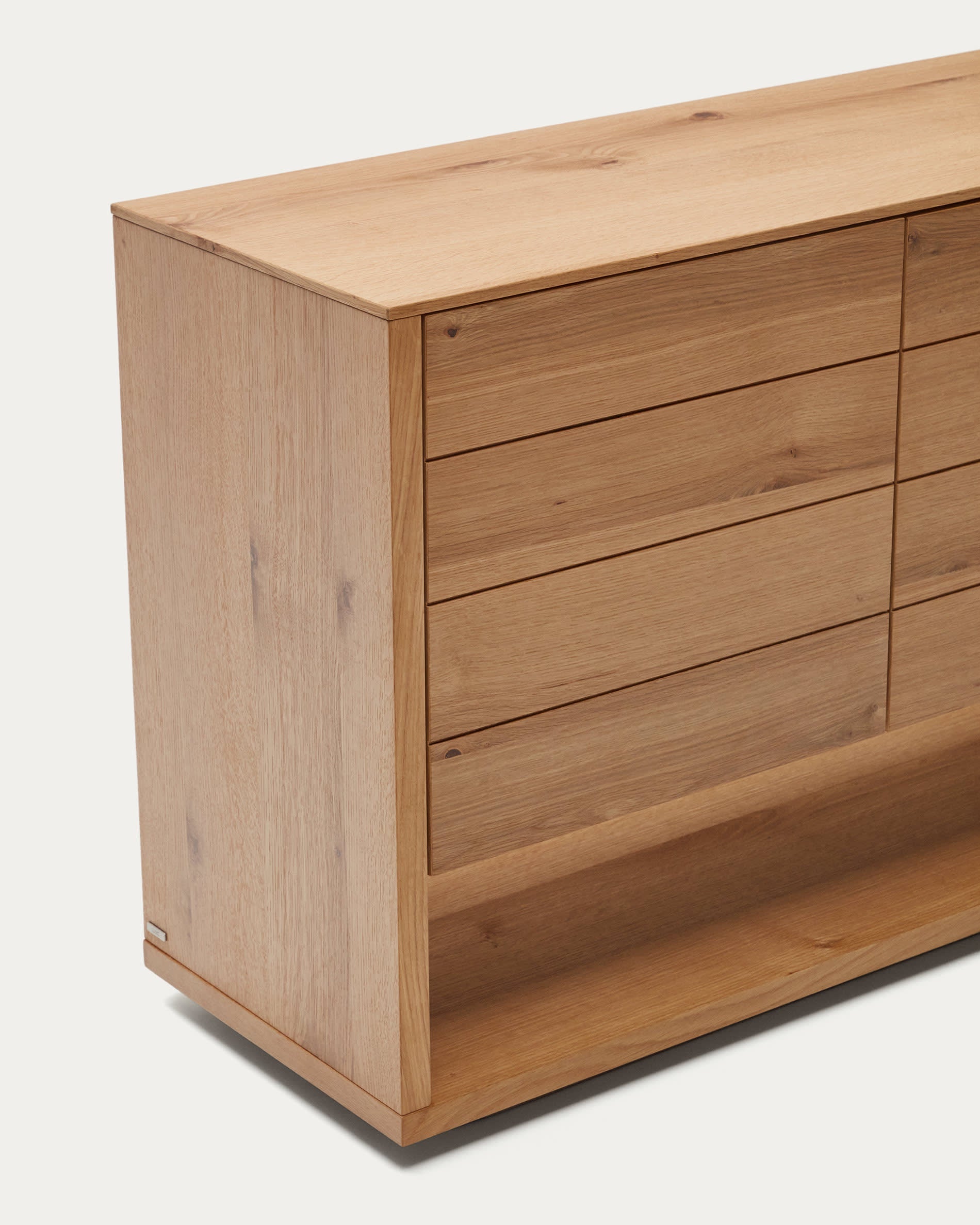 Stilvolles Sideboard aus Eichenfurnier, 3 Türen, 151x73 cm, natürliches Finish, von Kave Home, perfekt für modernes Wohnen.