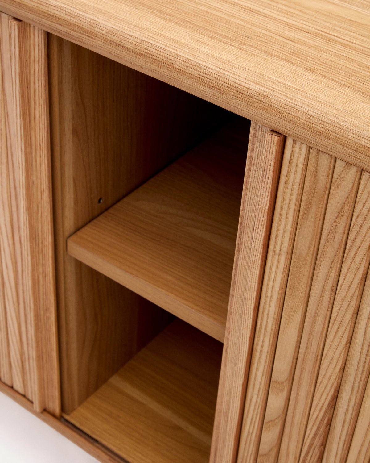 Mailen Sideboard 2 Türen aus Eschenfurnier mit natürlichem Finish 180 x 75 cm in Natur präsentiert im Onlineshop von KAQTU Design AG. Sideboard ist von Kave Home