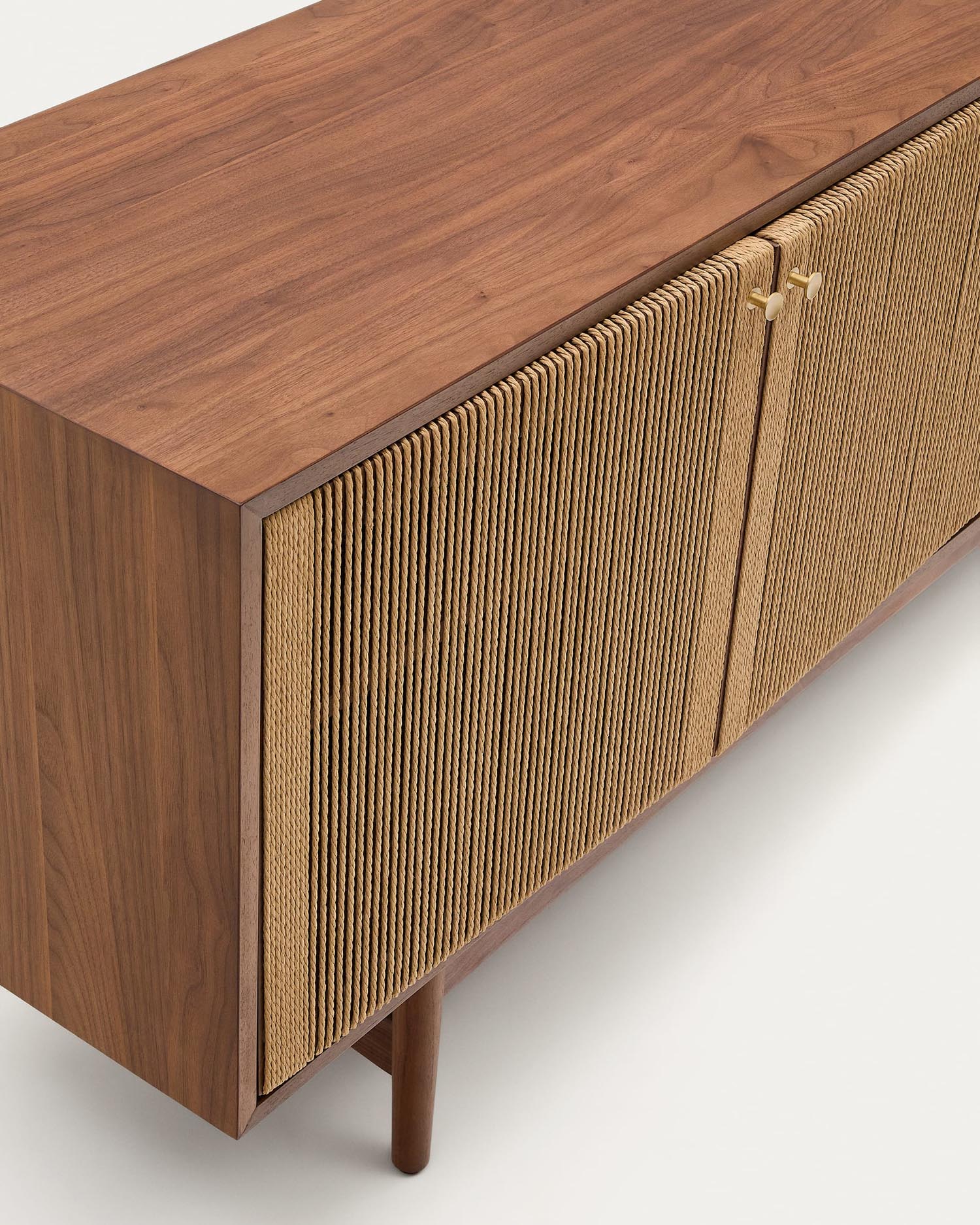 Sideboard Elan aus edlem Nussholz und Furnier, 2 Türen, 2 Schubladen, FSC-zertifiziert, 180x73cm, stilvoll und nachhaltig.