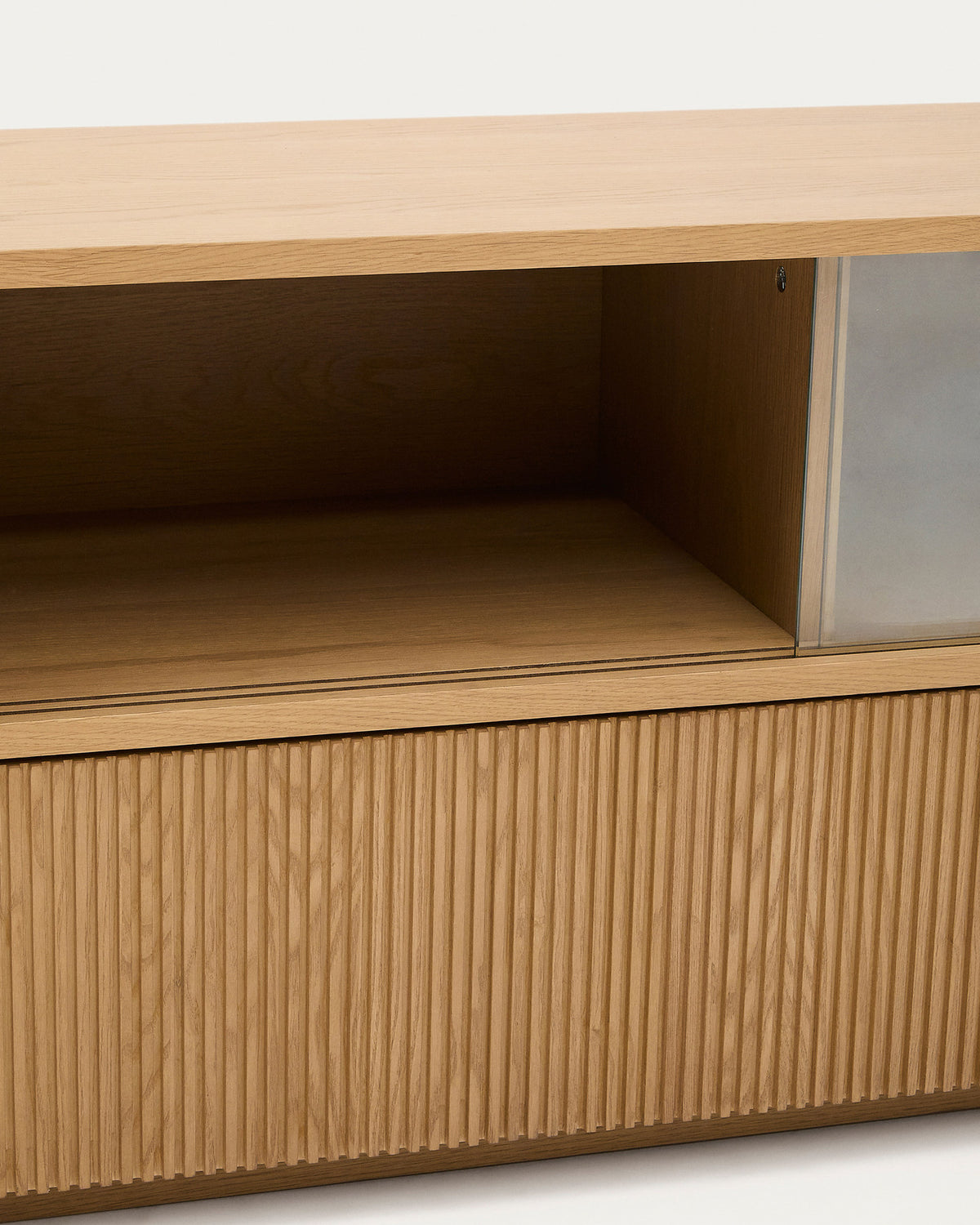 Helvine TV-Möbel 4 Türen 2 Schubladen Eichenfurnier gehärtetes Glas 200 x 54 cm FSC 100% in Natur präsentiert im Onlineshop von KAQTU Design AG. Sideboard ist von Kave Home