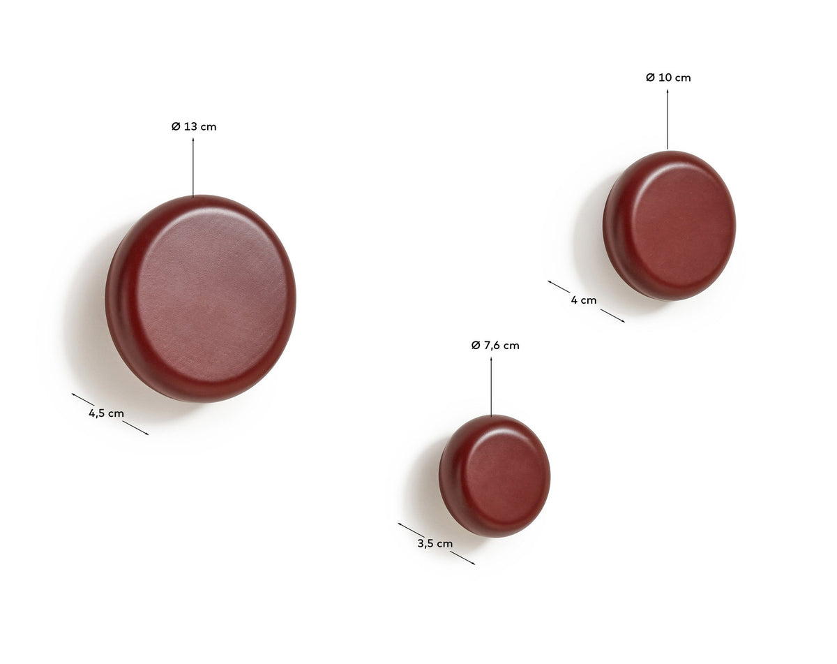 Nadue Set aus 3 Wandhaken aus massiver Buche mit weinrotem Finish in Rot präsentiert im Onlineshop von KAQTU Design AG. Kleiderhaken ist von Kave Home