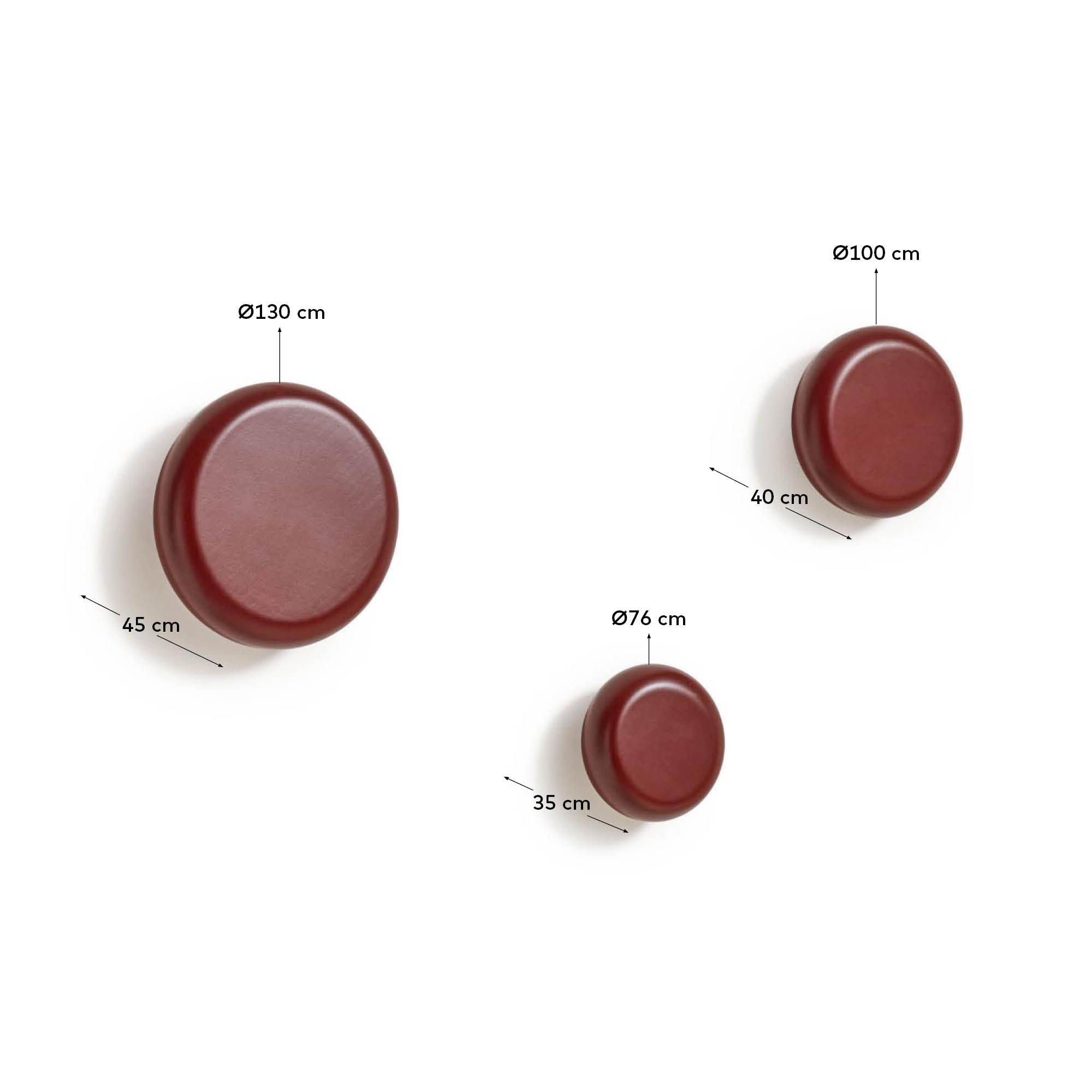 Elegantes Set aus 3 Wandhaken aus massiver Buche mit weinrotem Finish, perfekt für stilvolle und praktische Wanddekoration.