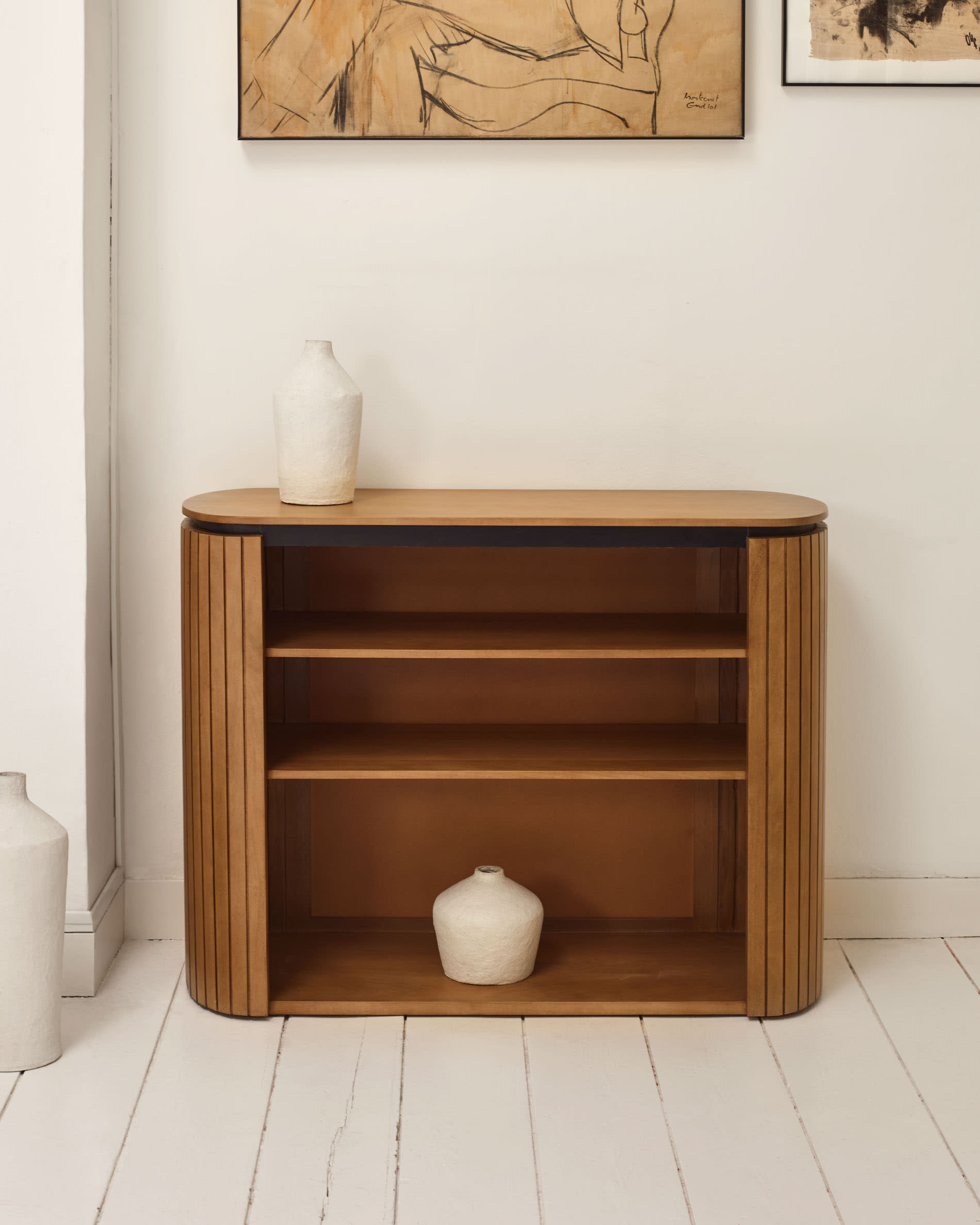 Elegantes Licia Regal aus massivem Mangoholz und schwarzem Metall, 120x90 cm, ideal für stilvolle Aufbewahrung.