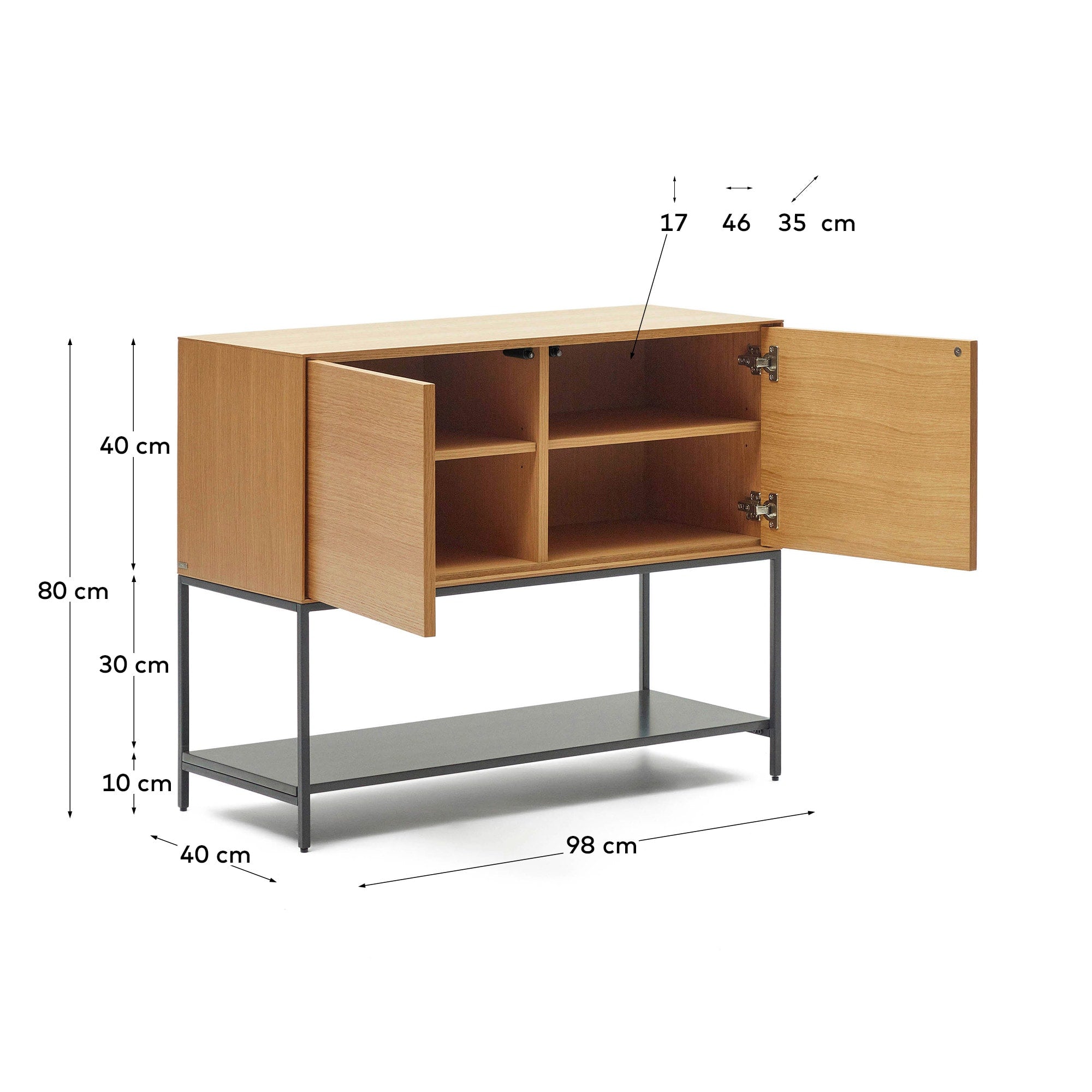 Die Vedrana Kommode von Kave Home kombiniert edles Eichenfurnier mit stabilen schwarzen Stahlbeinen. Ideal für eleganten Stauraum in Ihrem Zuhause.