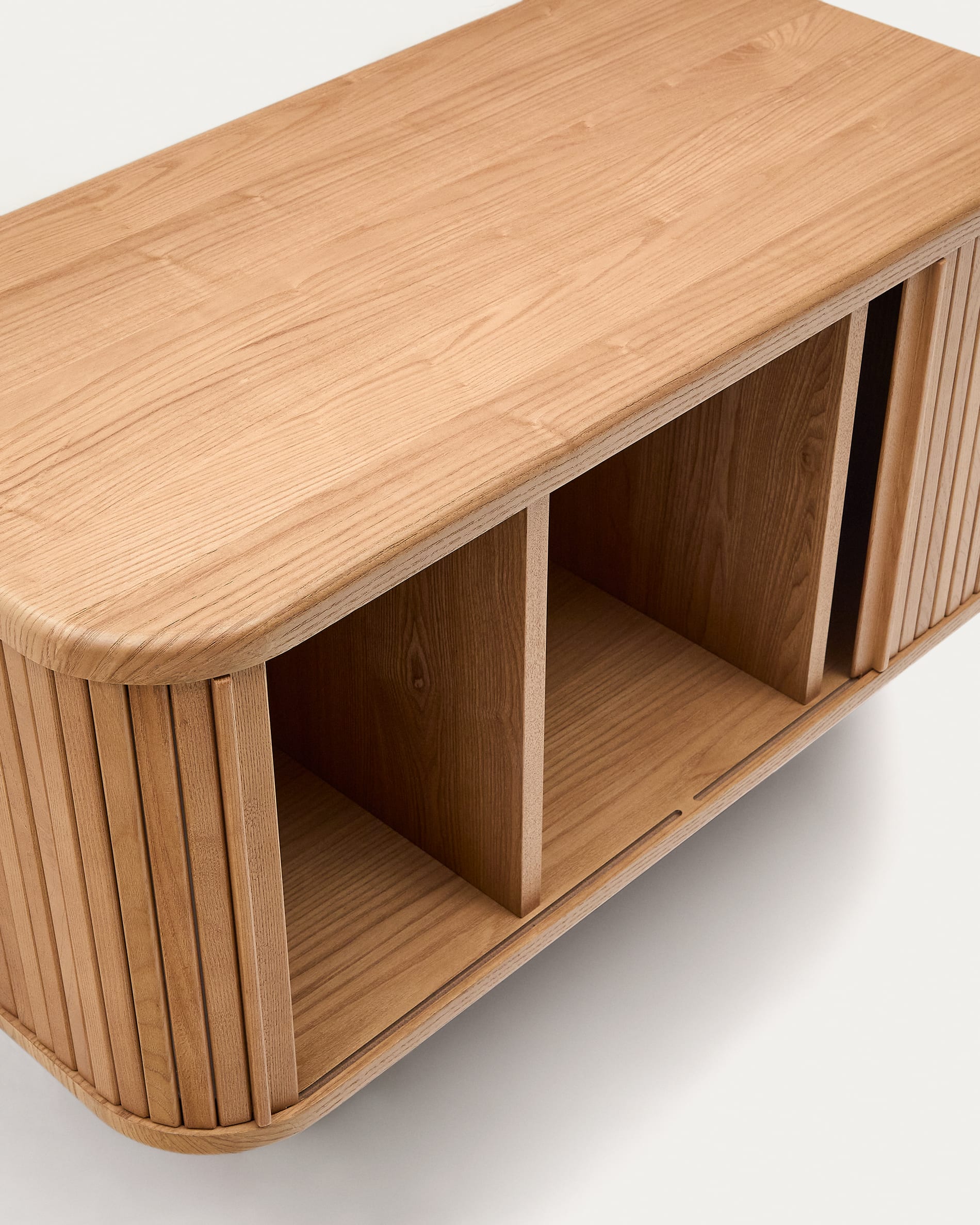Elegantes Badezimmermöbel aus Eschenfurnier mit natürlichem Finish, 90x45 cm, von Kave Home. Stilvoll und funktional.