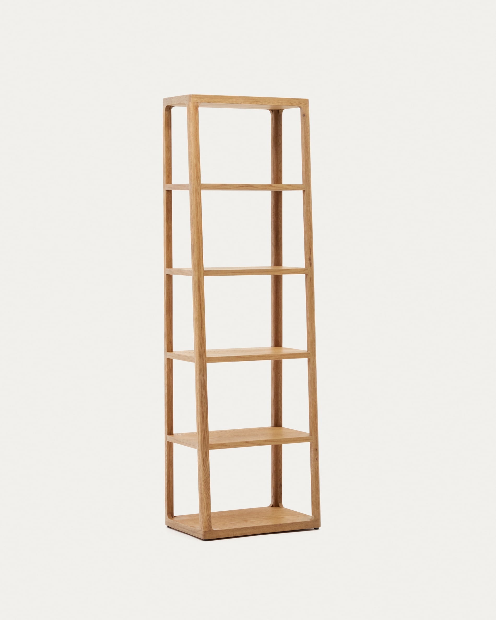 Stilvolles Maymai Regal aus massivem Eichenholz, 60x193 cm, von Kave Home. Ideal für moderne Wohnräume und zeitlose Eleganz.