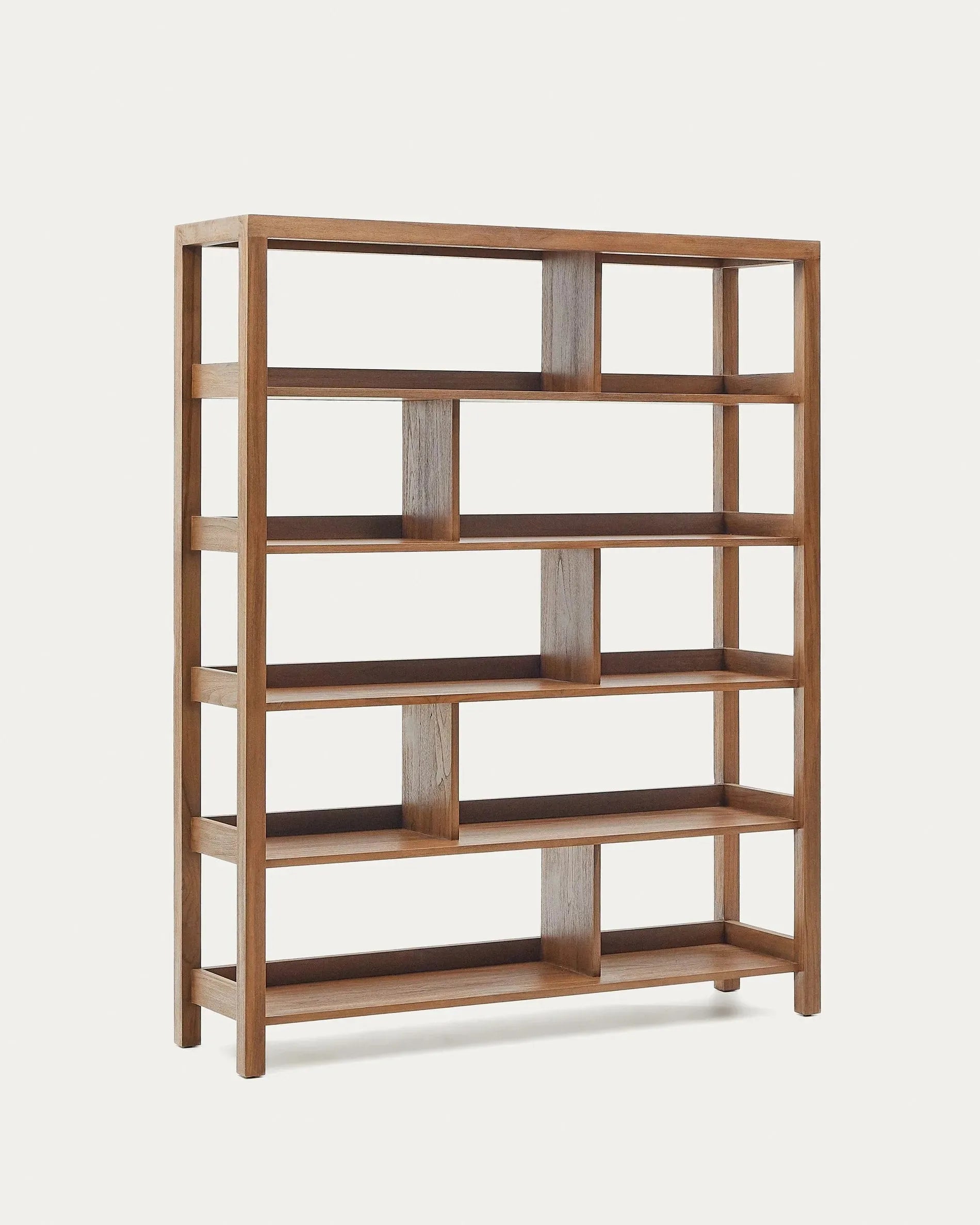 Das Sashi Regal aus Teakholz (150x185 cm) von Kave Home kombiniert elegantes Design mit praktischer Aufbewahrung für jeden Raum.
