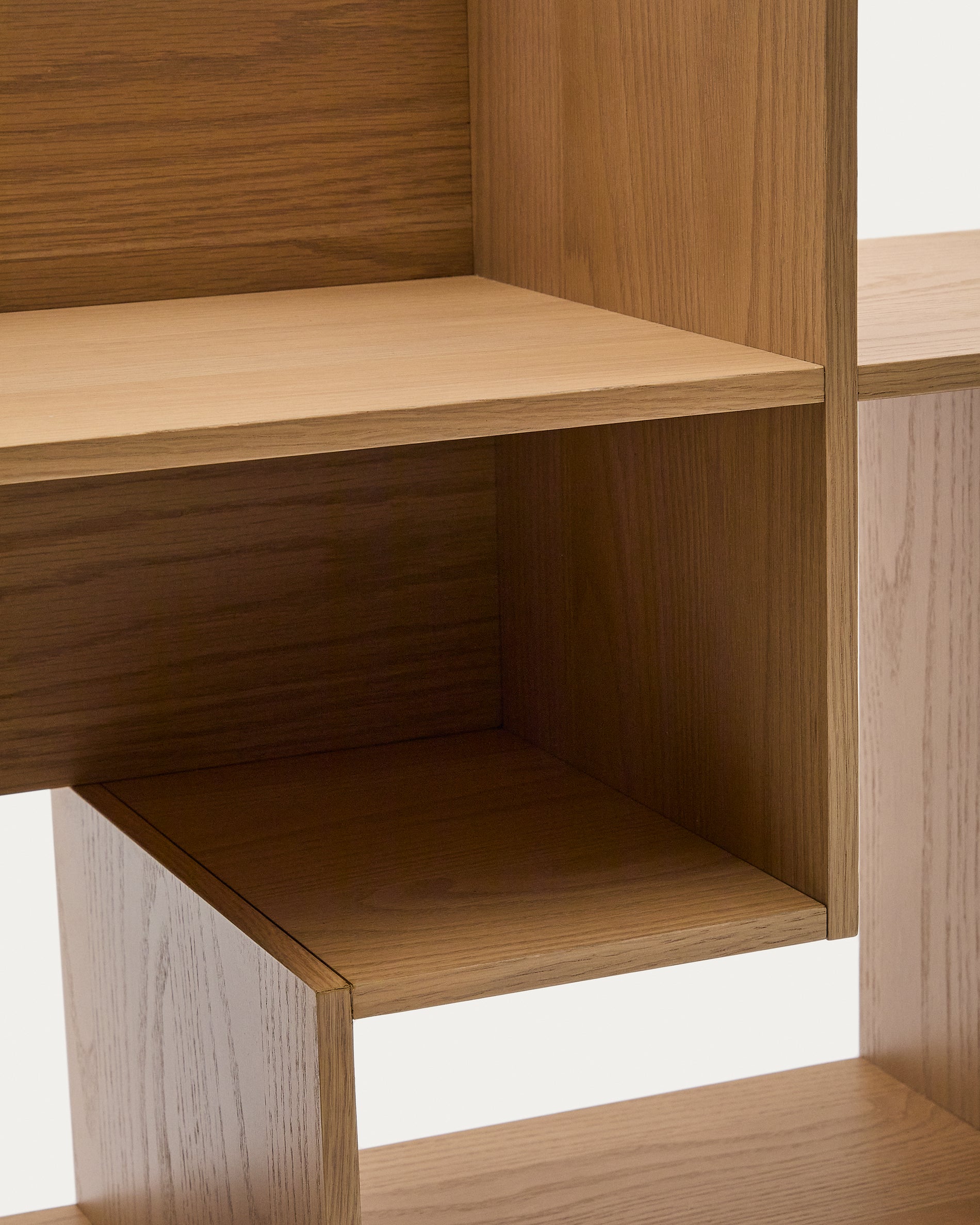Modularregal Ina aus Eichenfurnier, 80 x 80 cm, in natürlichem Farbton, FSC-zertifiziert, perfekt für moderne Wohnräume.