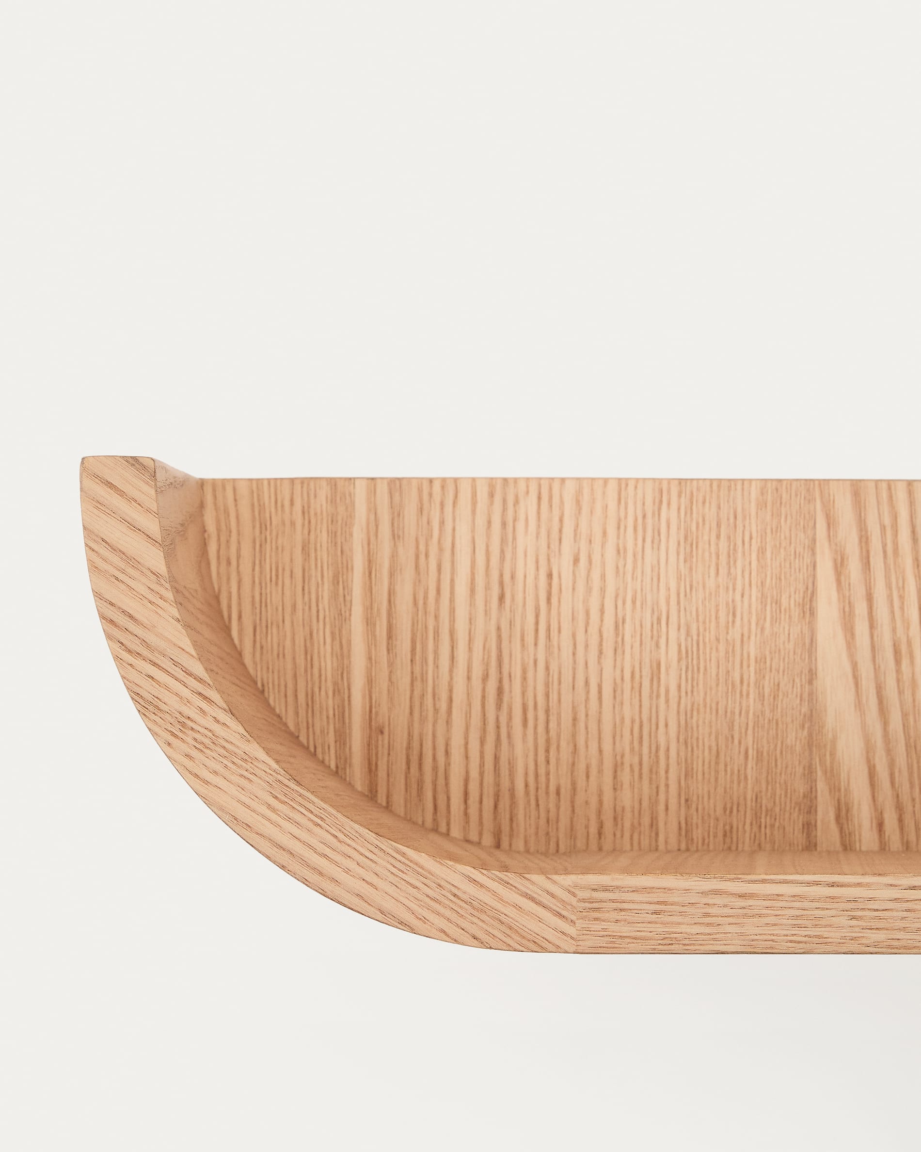 Elegantes Regal aus Eschensperrholz mit natürlichem Finish, 60x12 cm, von Kave Home. Perfekt für moderne Wohnräume.