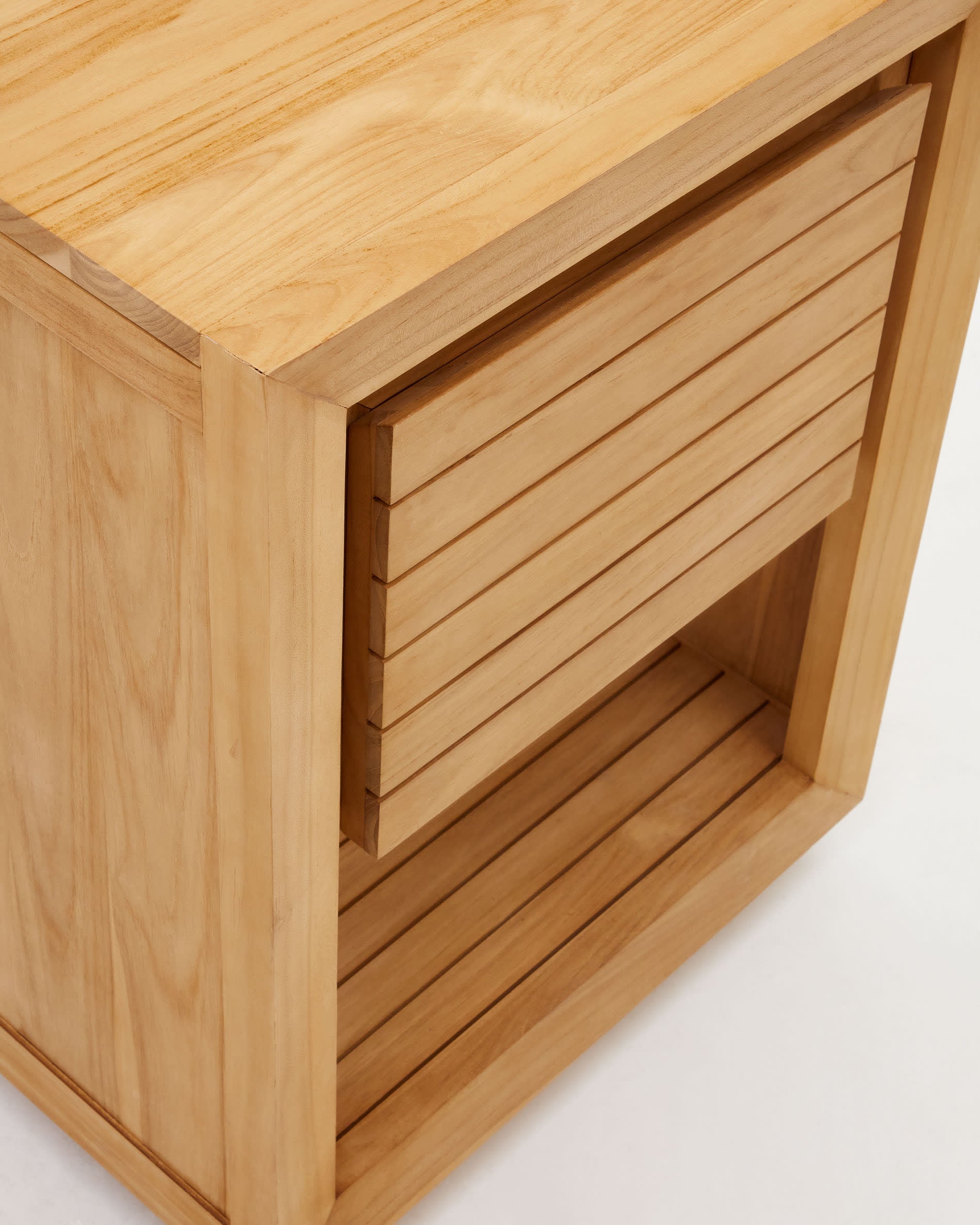 Elegantes Badezimmermöbel aus massivem Teakholz, 60x45 cm, natürliches Finish, von Kave Home, ideal für stilvolle Badezimmer.