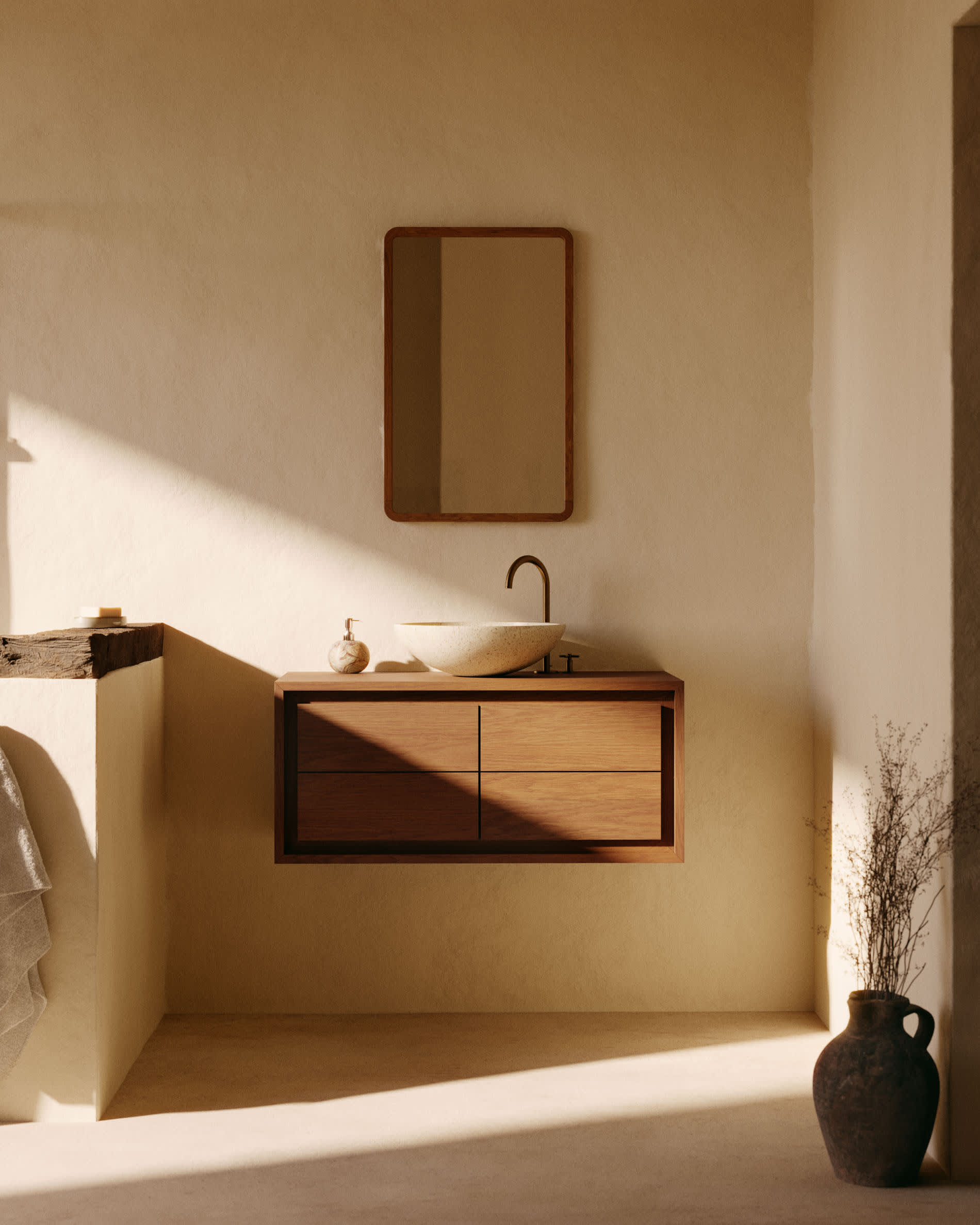 Elegantes Badezimmermöbel aus massivem Teakholz mit edlem Nussholz-Finish, 90x45 cm, von Kave Home, ideal für stilvolle Badezimmer.