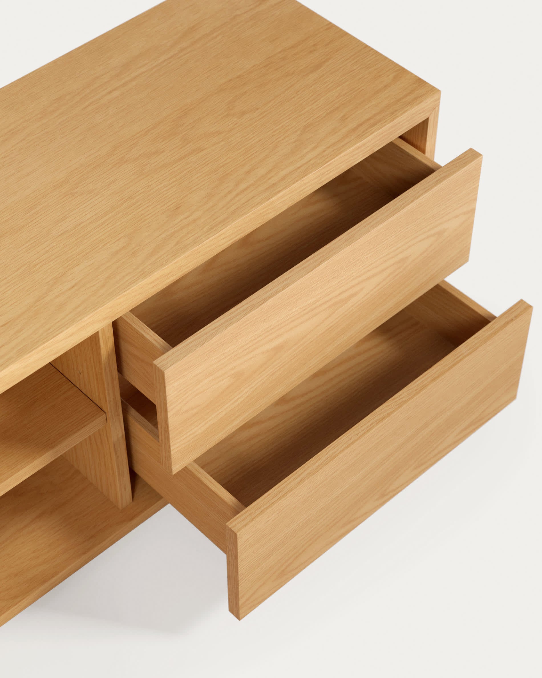 Eleganter TV-Schrank aus FSC-zertifiziertem Eichenfurnier, 1 Tür und 2 Schubladen, 150 x 44 cm, ideal für stilvolle Wohnräume.
