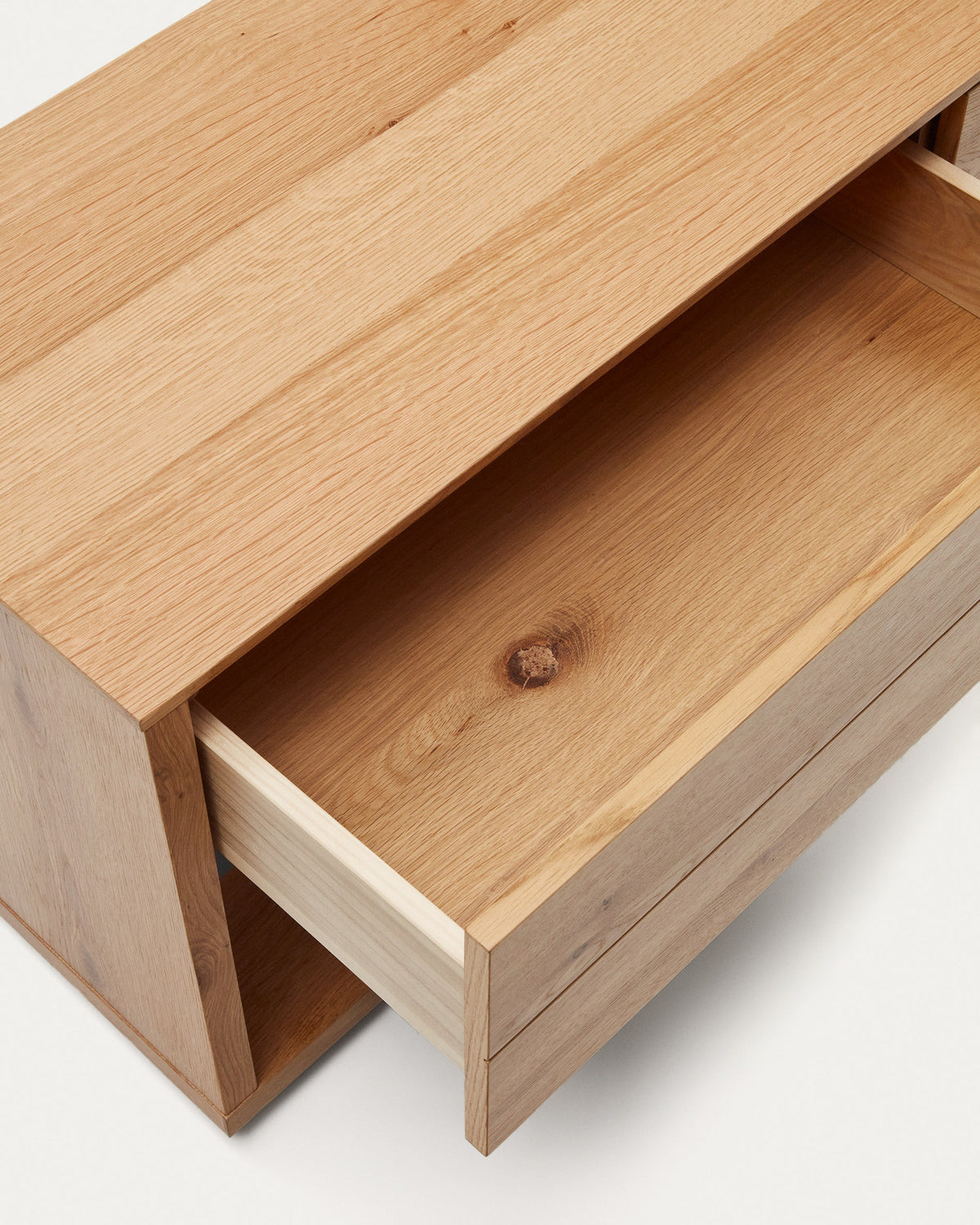 TV-Möbel Alguema 3 Schubladen in Eichenfurnier mit natürlichem Finish 200 x 51 cm in Natur präsentiert im Onlineshop von KAQTU Design AG. TV-Möbel ist von Kave Home