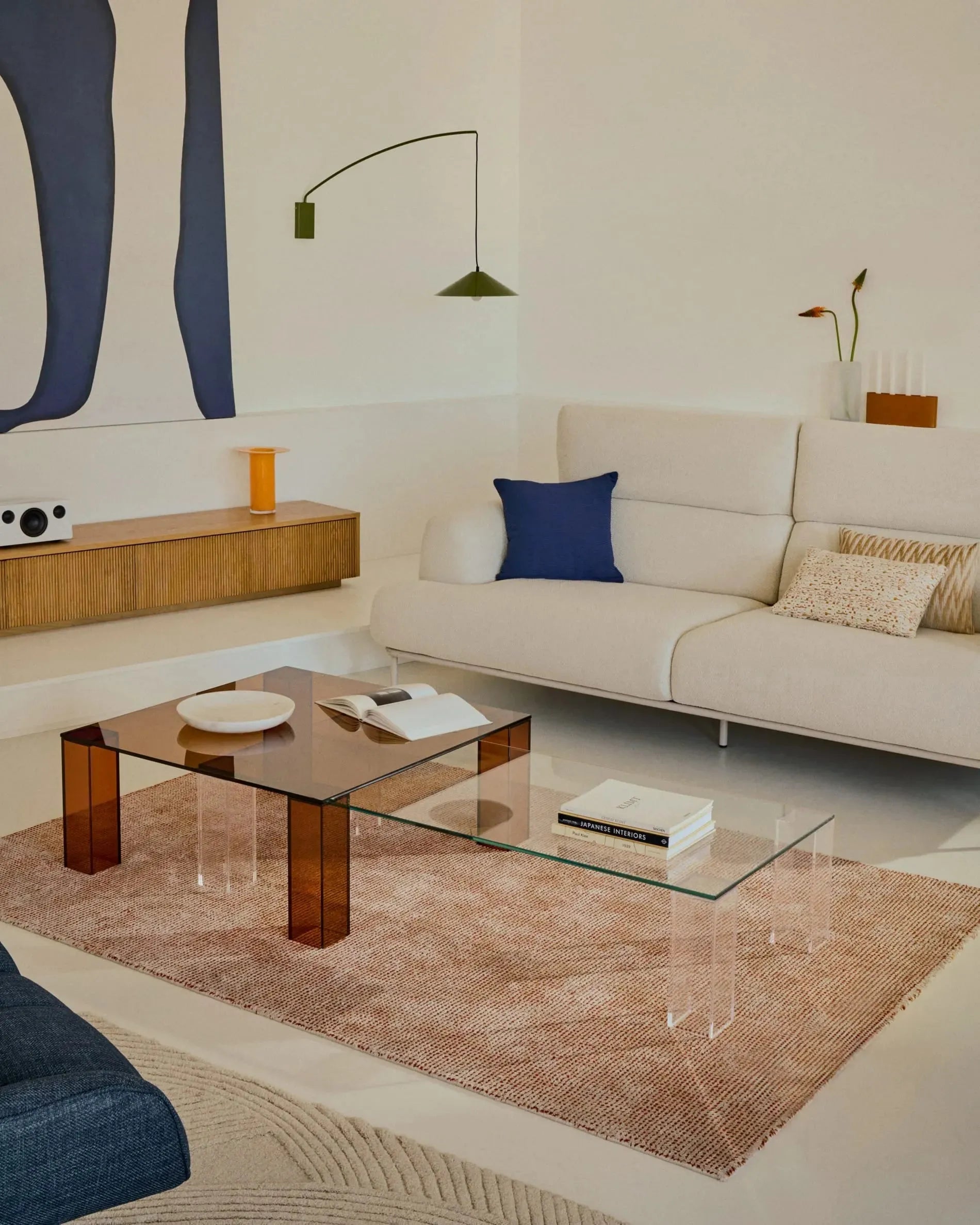 Das TV-Möbel Helvine von Kave Home, 200x40 cm, bietet 4 Schubladen und FSC 100% Zertifizierung für nachhaltiges Wohnen.