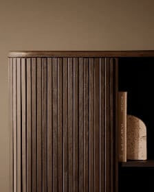 Mailen Highboard 2 Türen mit Eschenfurnier und dunklem Finish 110 x 160 cm in Schwarz präsentiert im Onlineshop von KAQTU Design AG. High-Sideboard ist von Kave Home