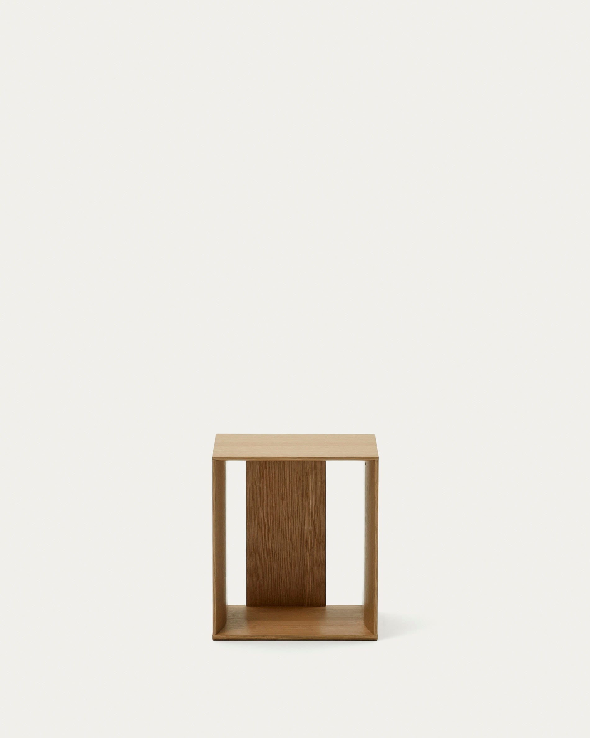 3D-Modell des Litto Regalmoduls aus Eichenfurnier, 34x38 cm, stilvoll und umweltfreundlich, ideal für Bücher und Deko.